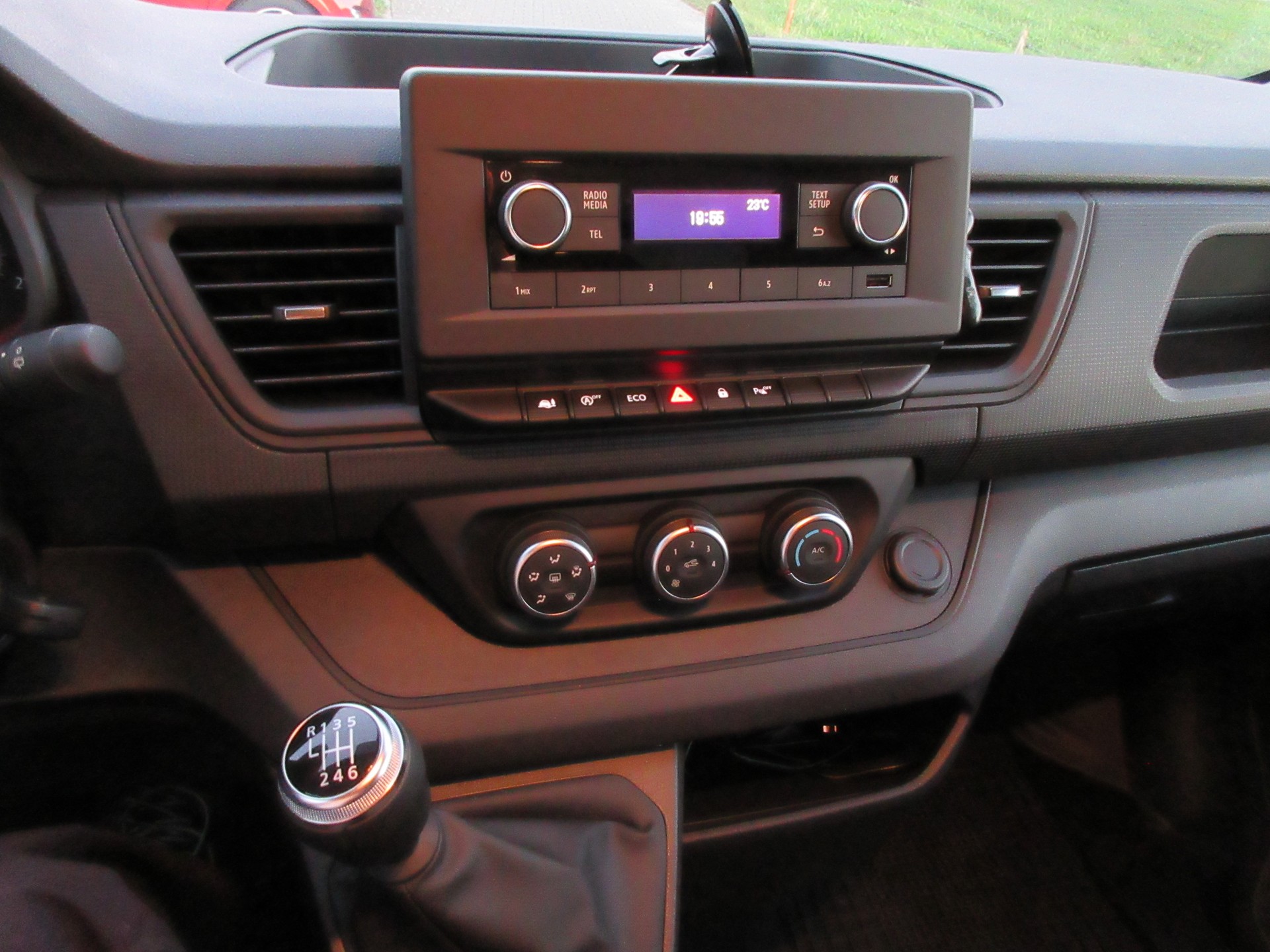 NISSAN PRIMASTAR Kaw. 2.8t L1 H1 dCi 110 Acenta (Bus)-image-9