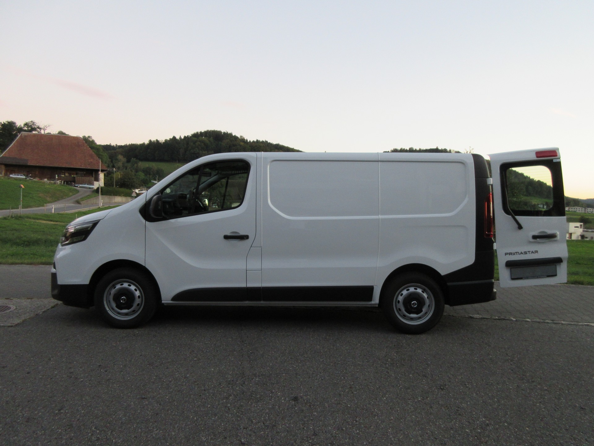 NISSAN PRIMASTAR Kaw. 2.8t L1 H1 dCi 110 Acenta (Bus)-image-1