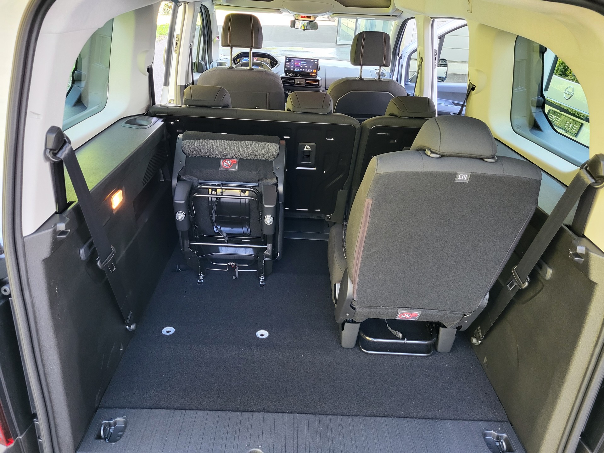 PEUGEOT Rifter Long 1.5 BHDi Family Edition-image-12