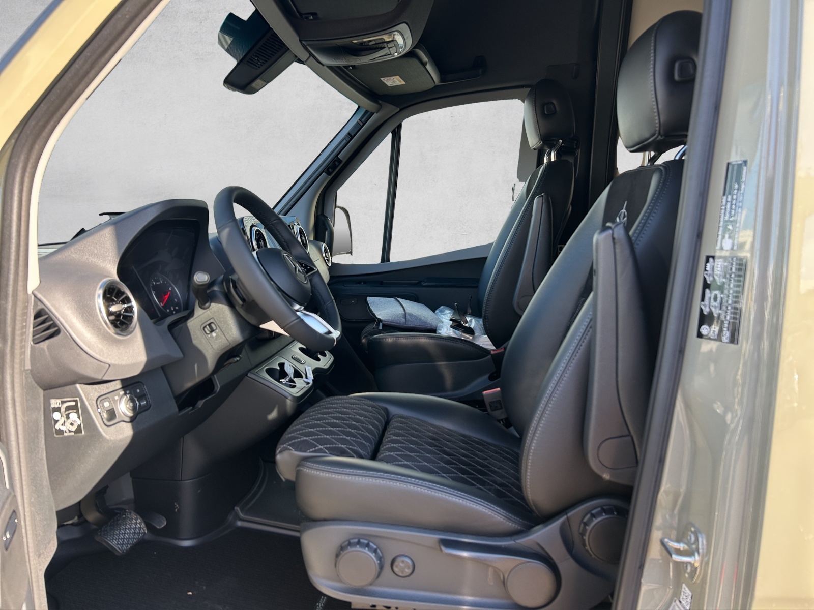 WESTFALIA James Cook 600D Premium mit Aufstelldach 2.0D 9G 4Matic-image-11
