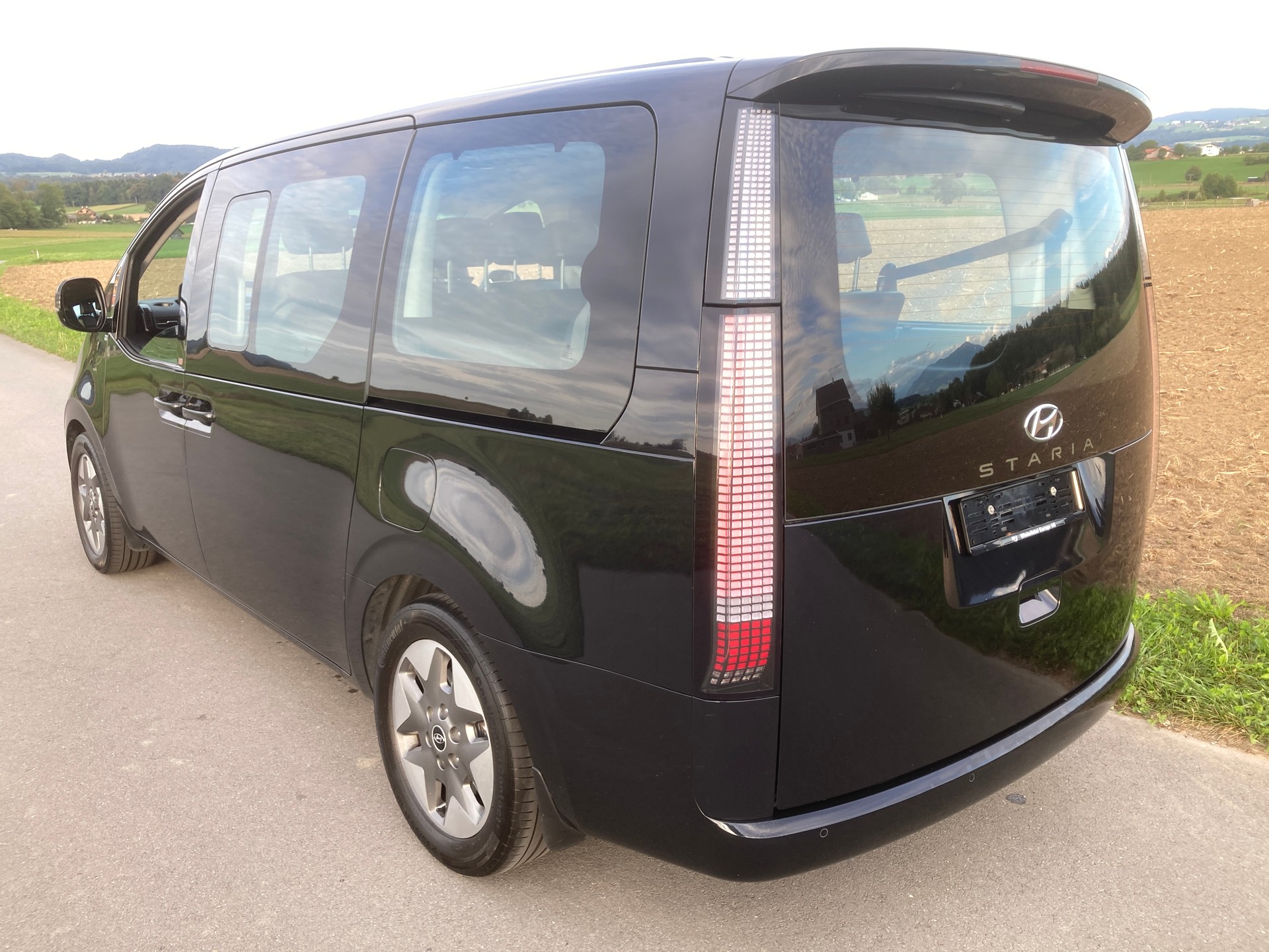 HYUNDAI Staria Premium 2.2 CRDi Vertex 4WD A 9 Sitzer mit Anhängerkupplung-image-3