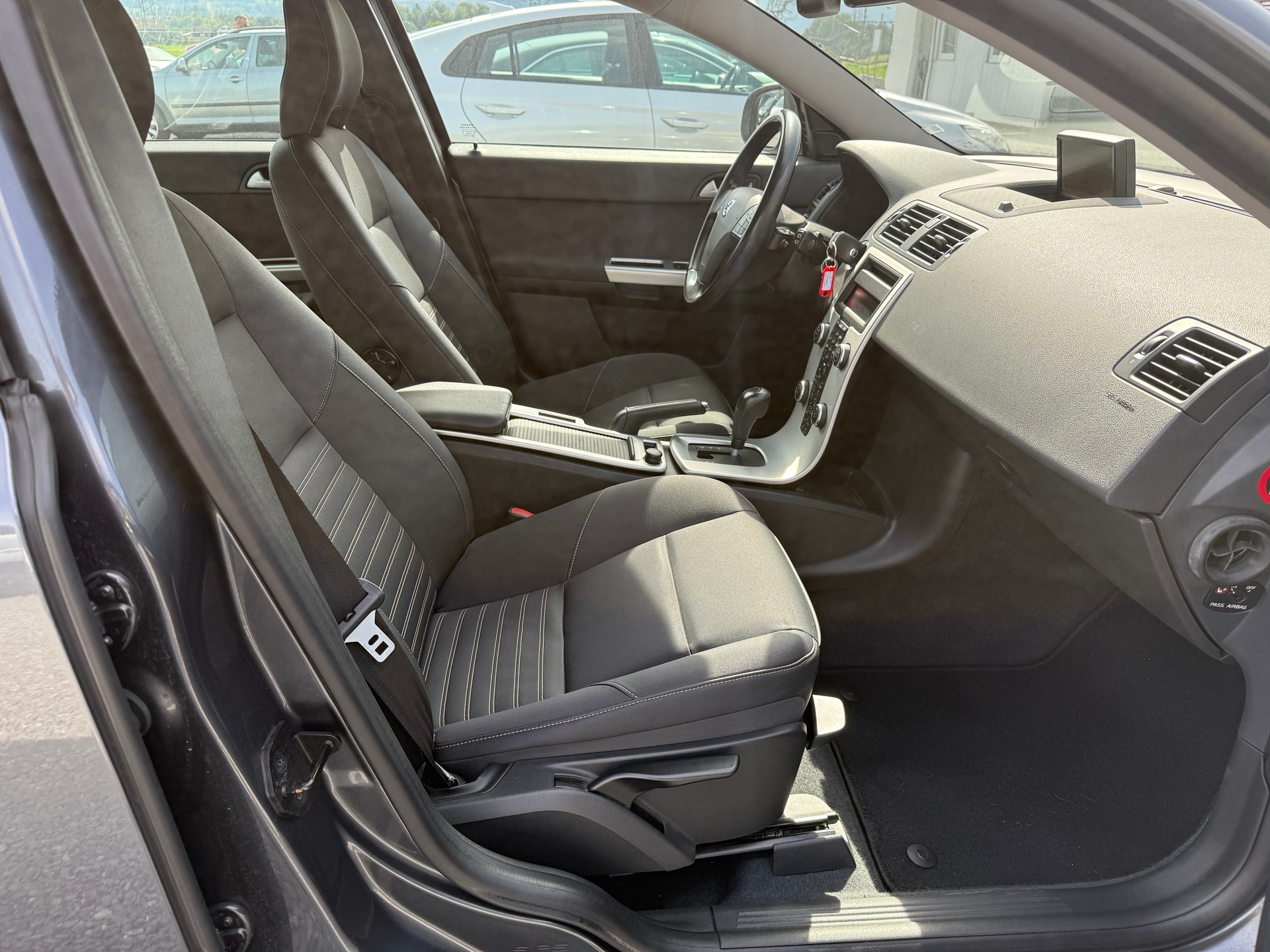 VOLVO V50 D3 Summum Geartronic-image-6