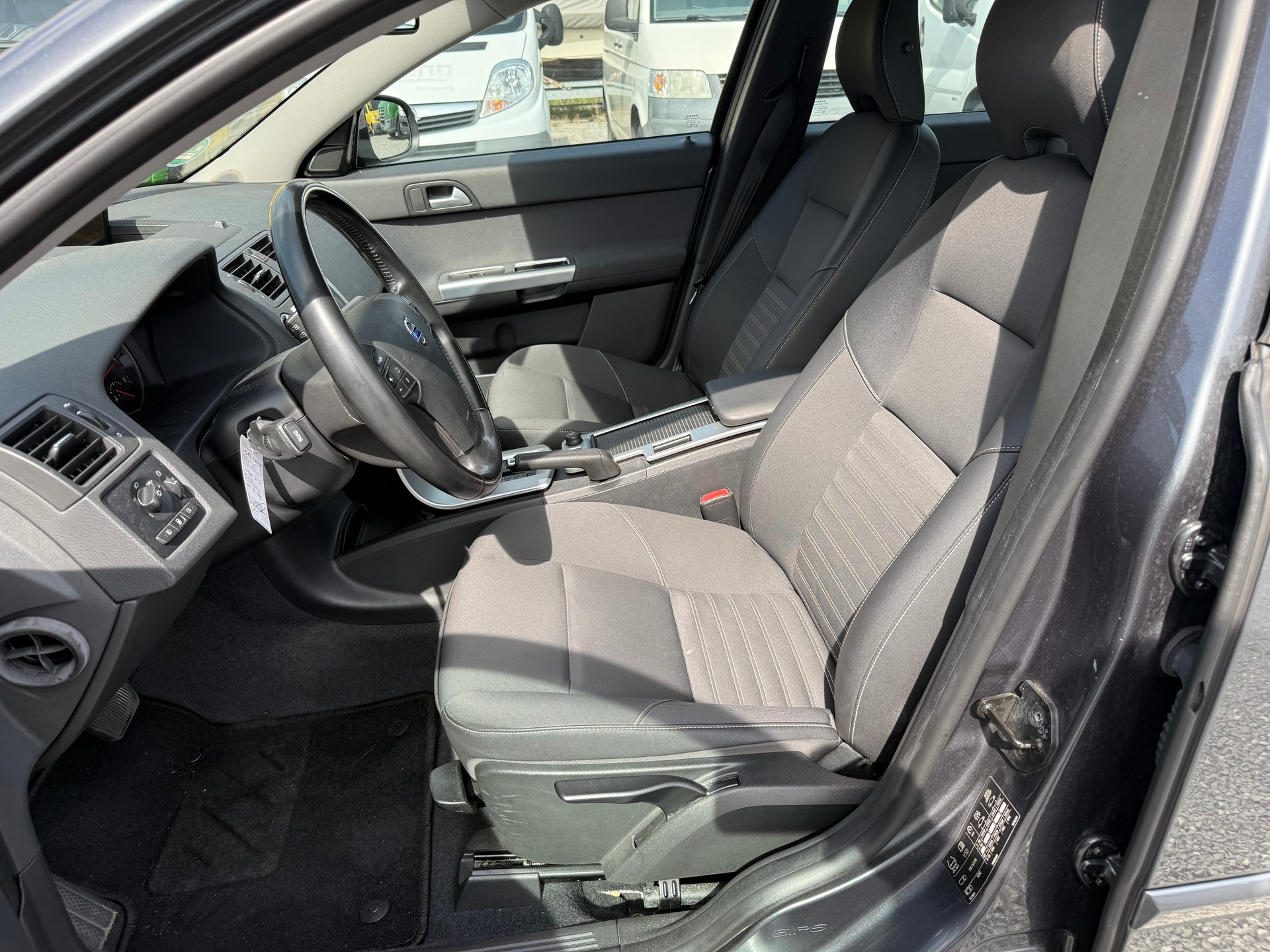 VOLVO V50 D3 Summum Geartronic-image-10