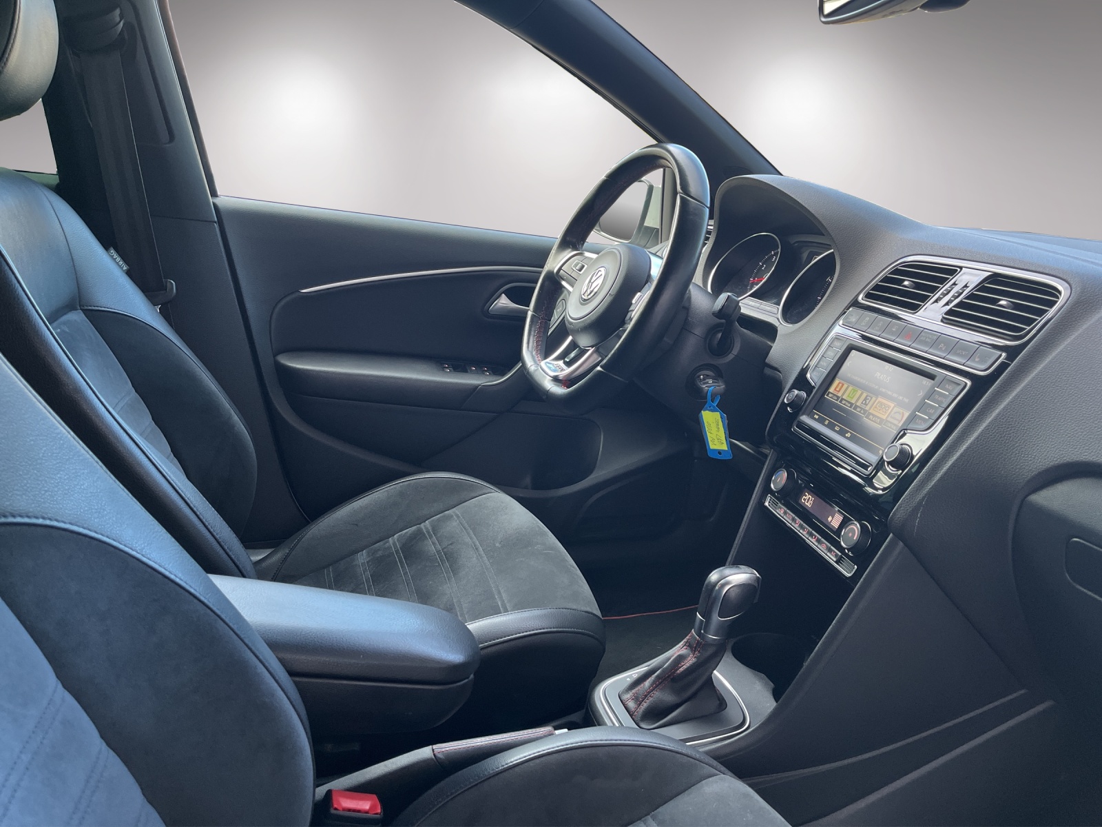 VW Polo 1.8 TSI GTI DSG-image-16