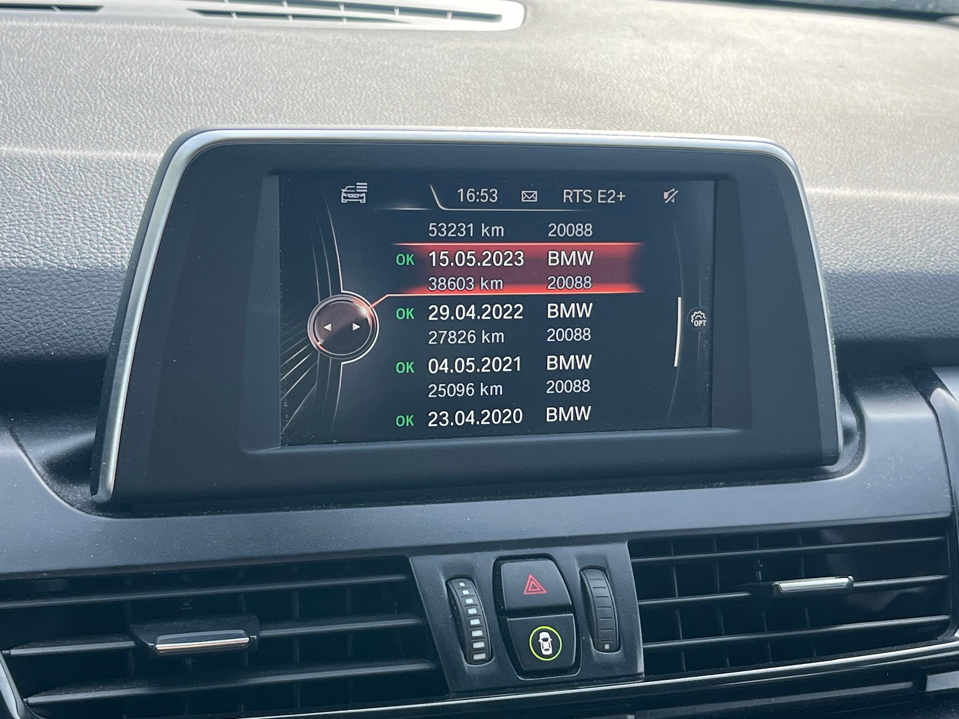 BMW 225i xDrive Active Tourer Steptronic-image-18
