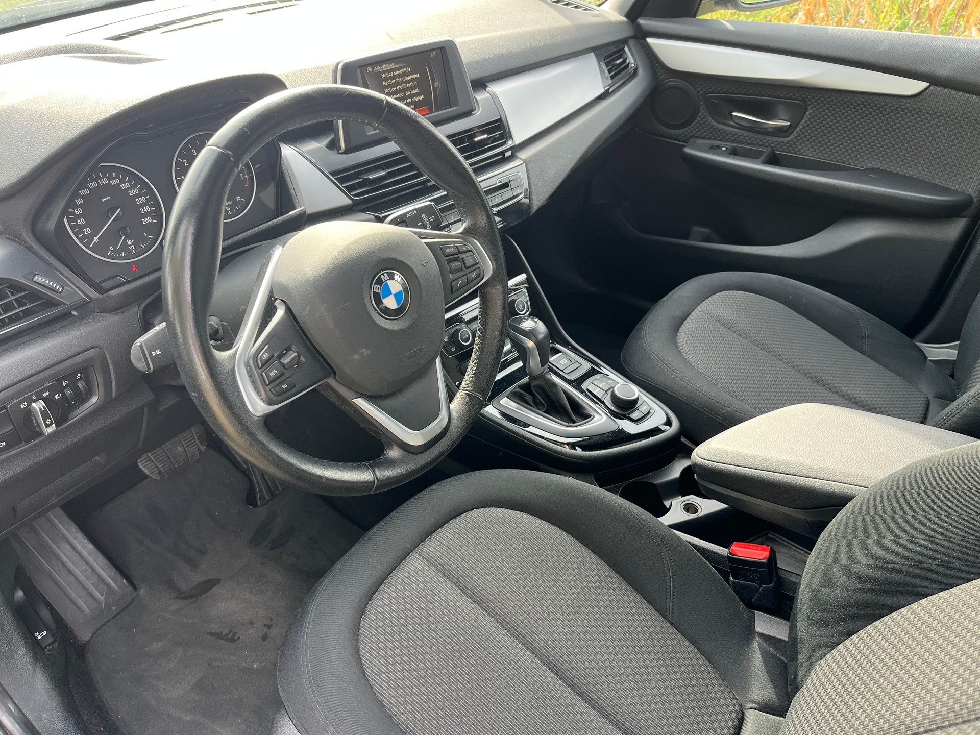 BMW 225i xDrive Active Tourer Steptronic-image-8
