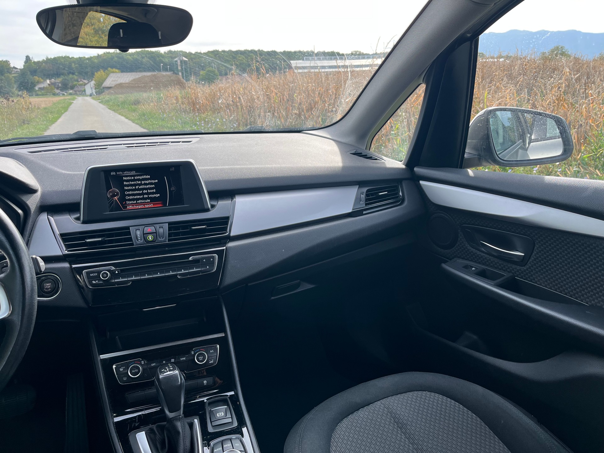 BMW 225i xDrive Active Tourer Steptronic-image-12