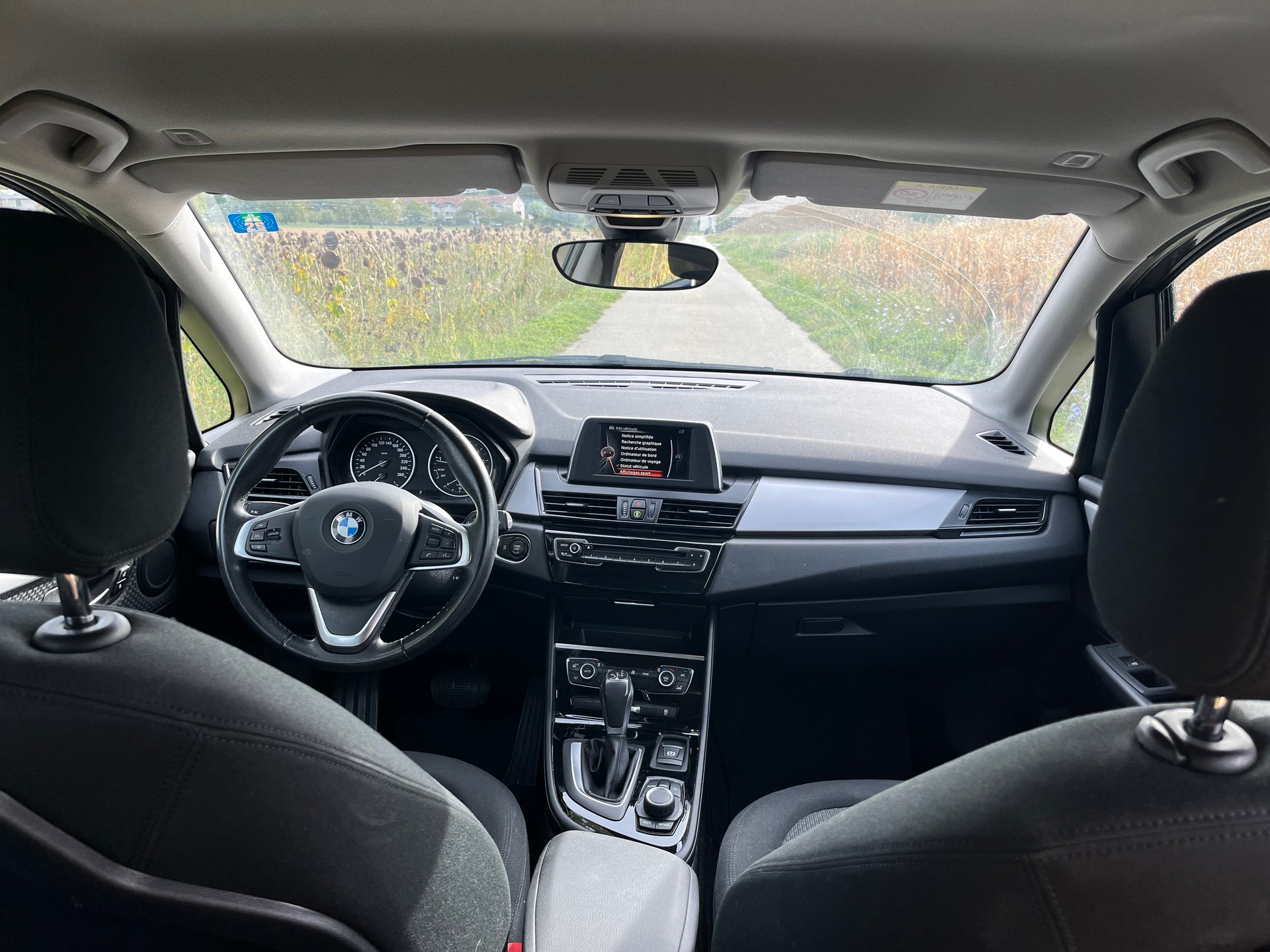BMW 225i xDrive Active Tourer Steptronic-image-13