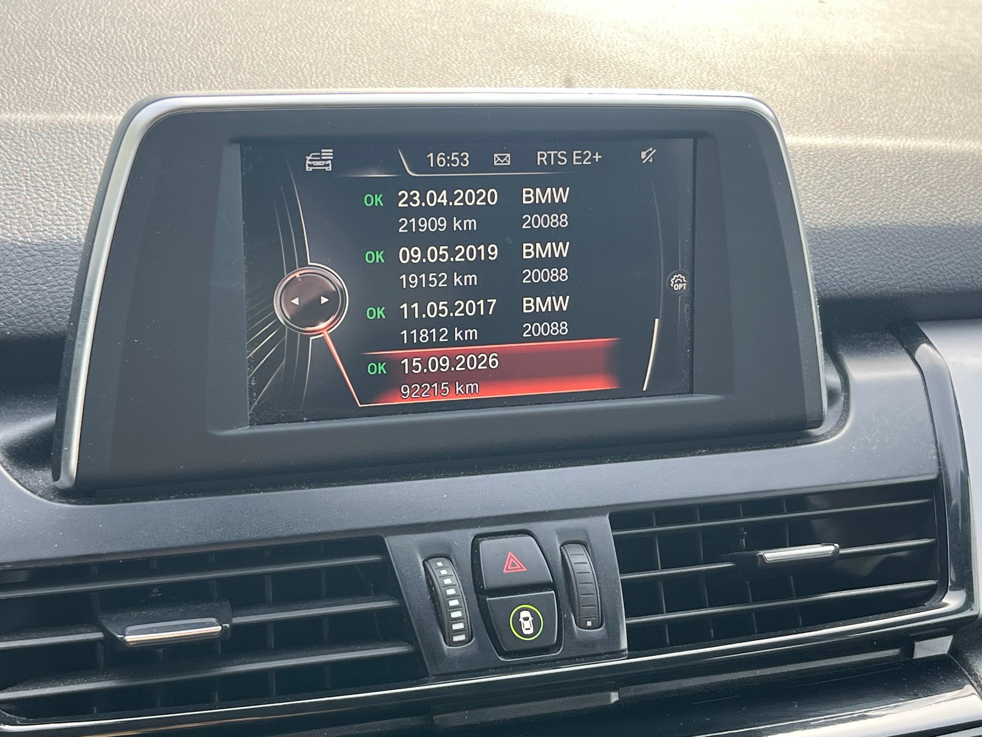 BMW 225i xDrive Active Tourer Steptronic-image-19