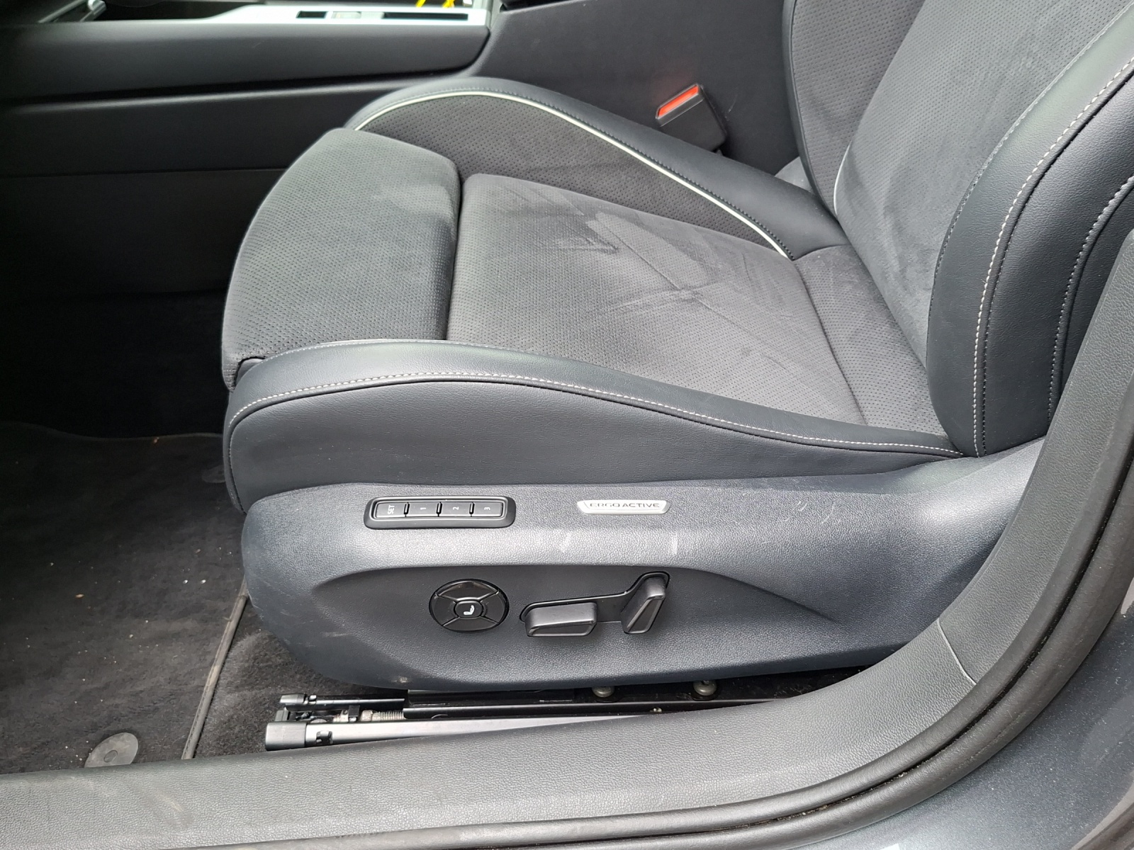 VW Passat Variant 2.0 TDI evo Business 4 Motion DSG-image-14