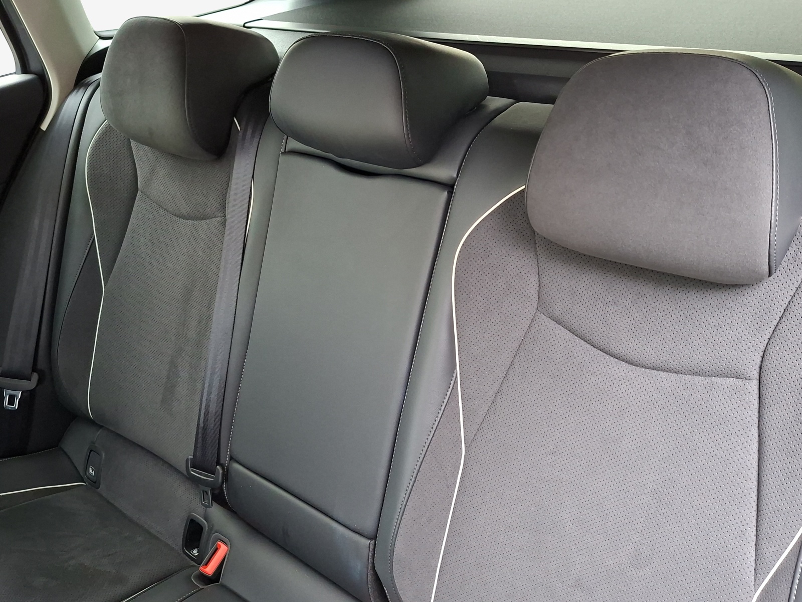 VW Passat Variant 2.0 TDI evo Business 4 Motion DSG-image-11