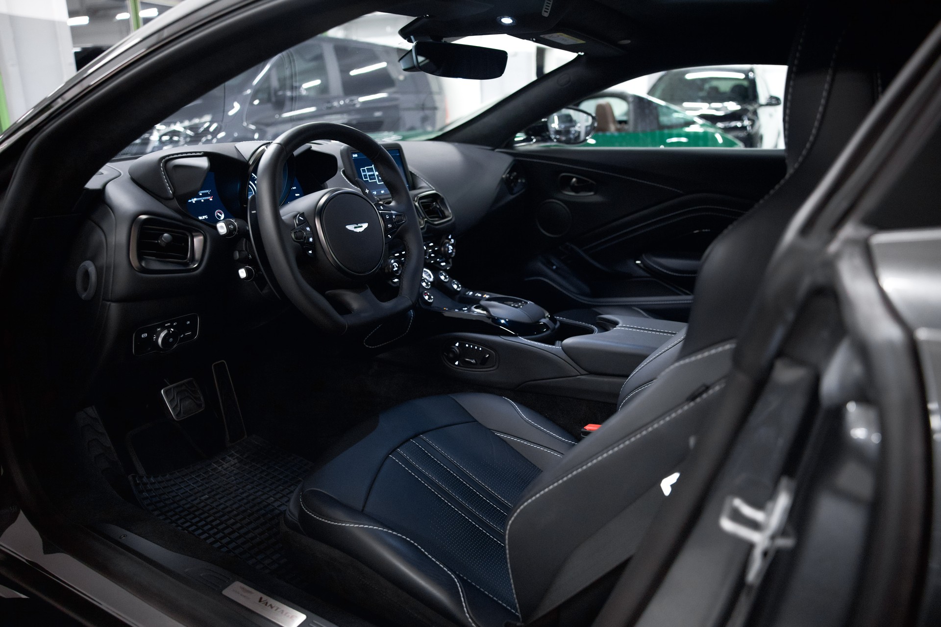 ASTON MARTIN V8 Vantage 4.0 Coupé-image-16
