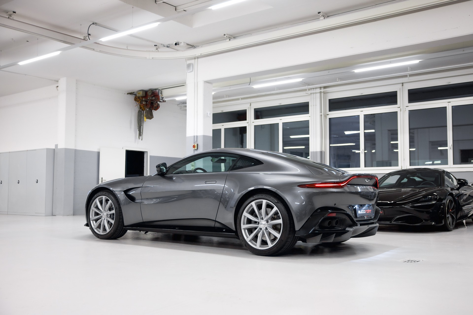 ASTON MARTIN V8 Vantage 4.0 Coupé-image-7