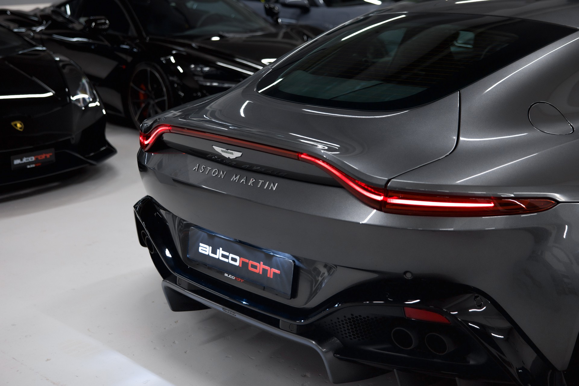 ASTON MARTIN V8 Vantage 4.0 Coupé-image-12