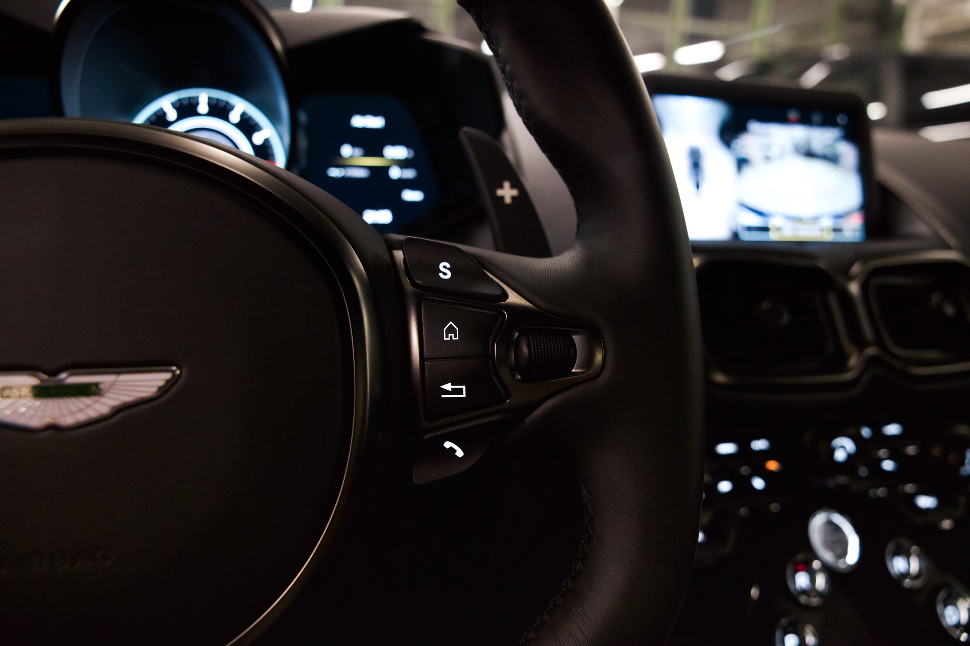 ASTON MARTIN V8 Vantage 4.0 Coupé-image-27