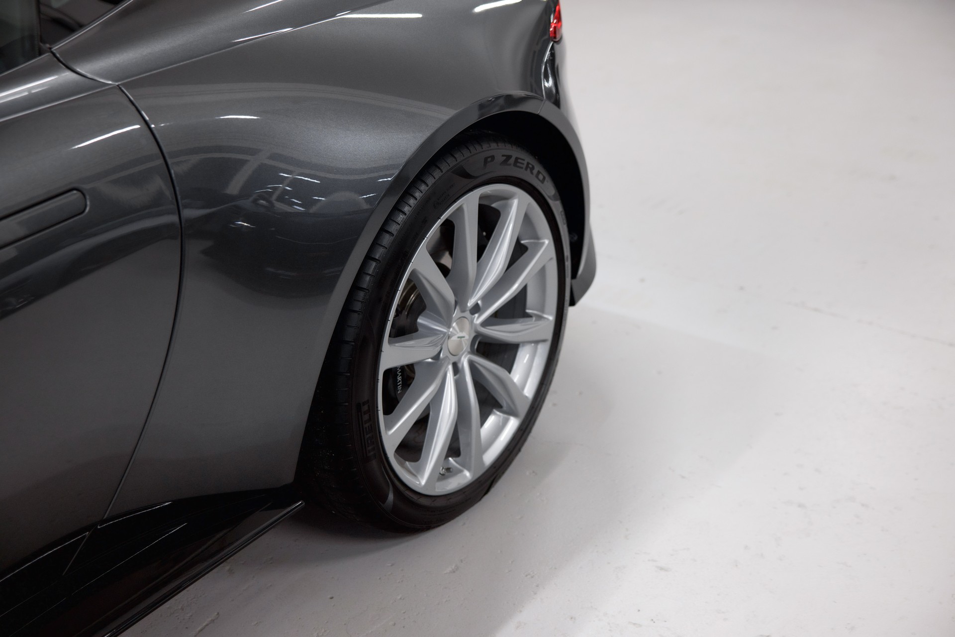 ASTON MARTIN V8 Vantage 4.0 Coupé-image-15