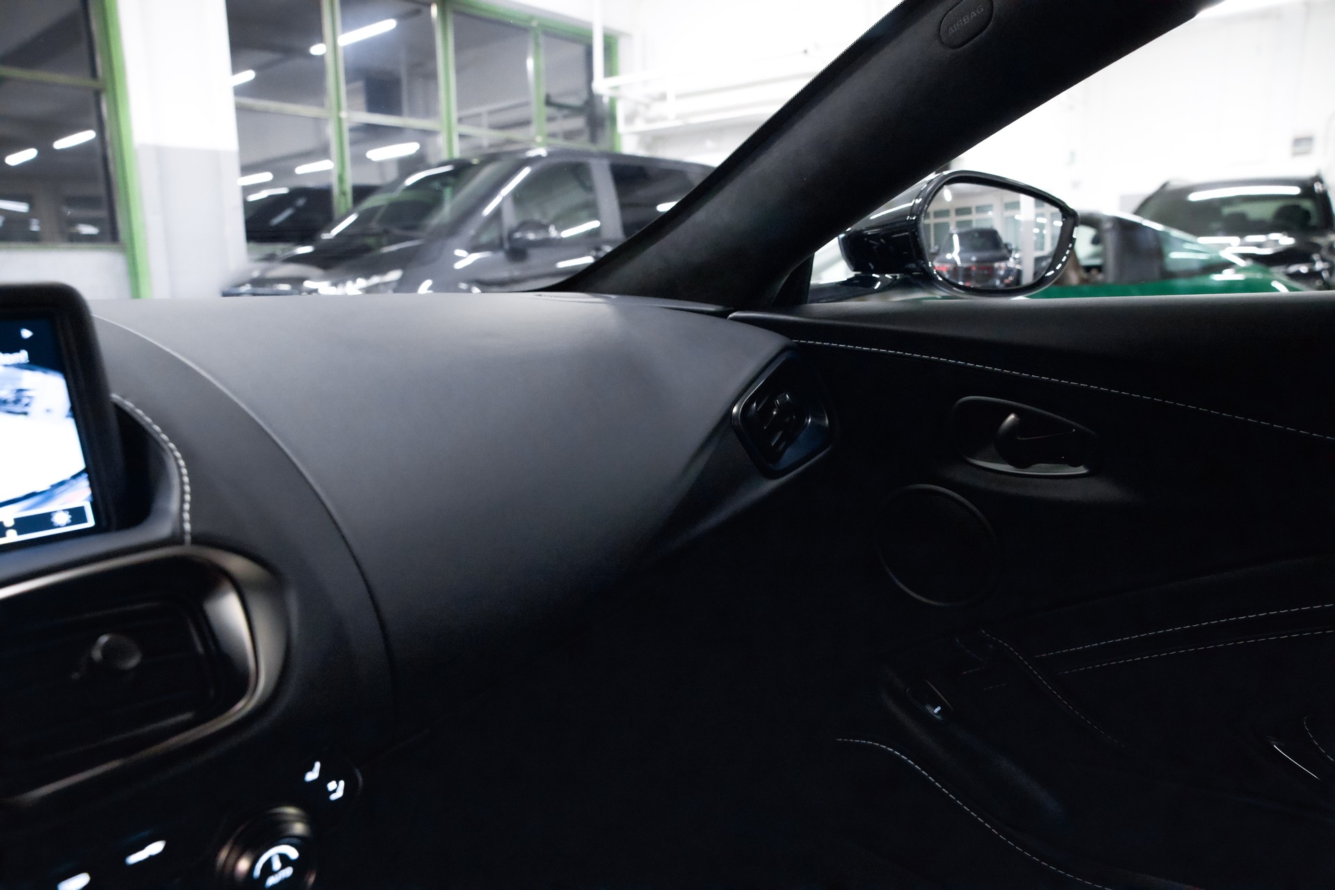 ASTON MARTIN V8 Vantage 4.0 Coupé-image-25