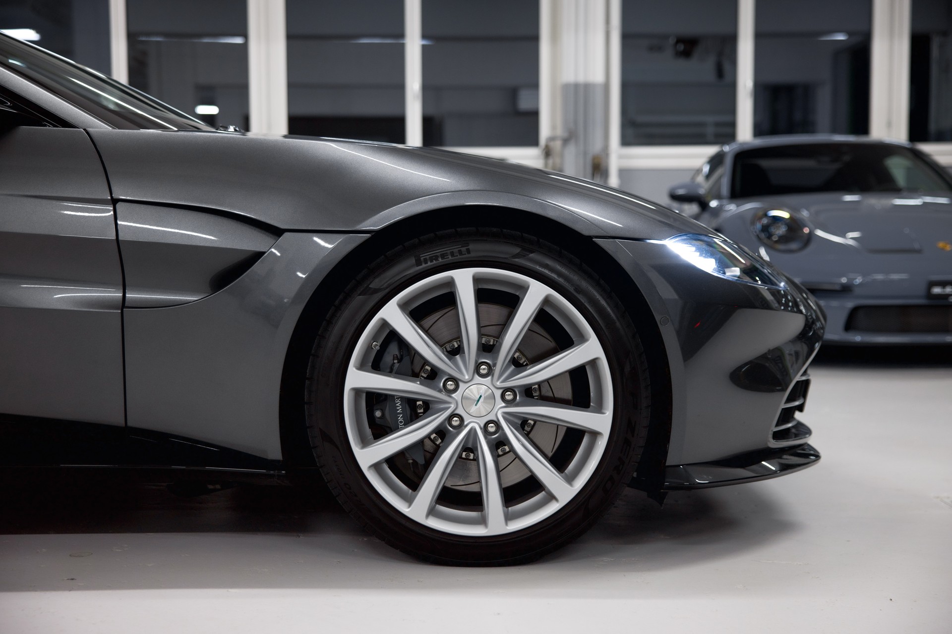ASTON MARTIN V8 Vantage 4.0 Coupé-image-10