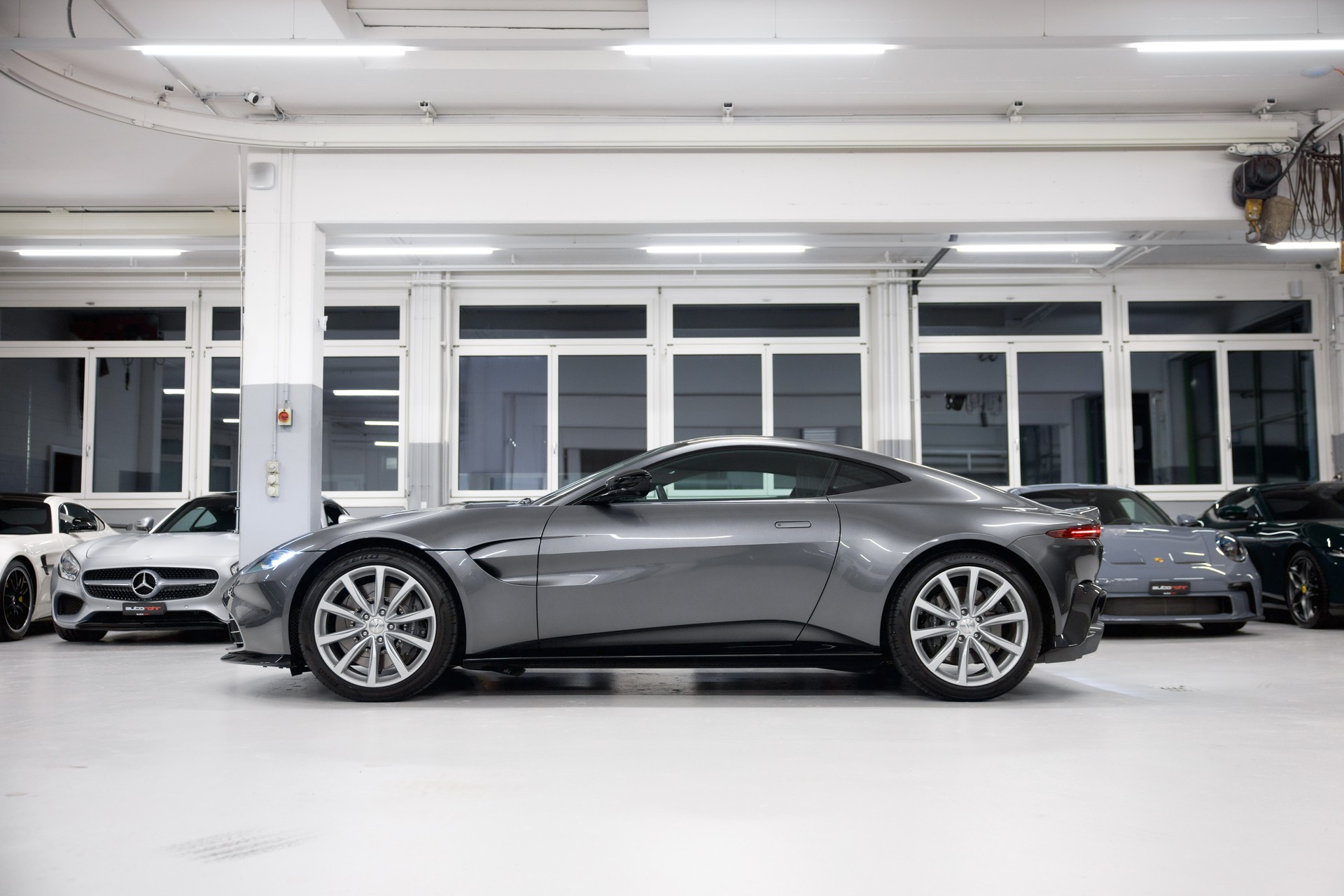 ASTON MARTIN V8 Vantage 4.0 Coupé-image-4