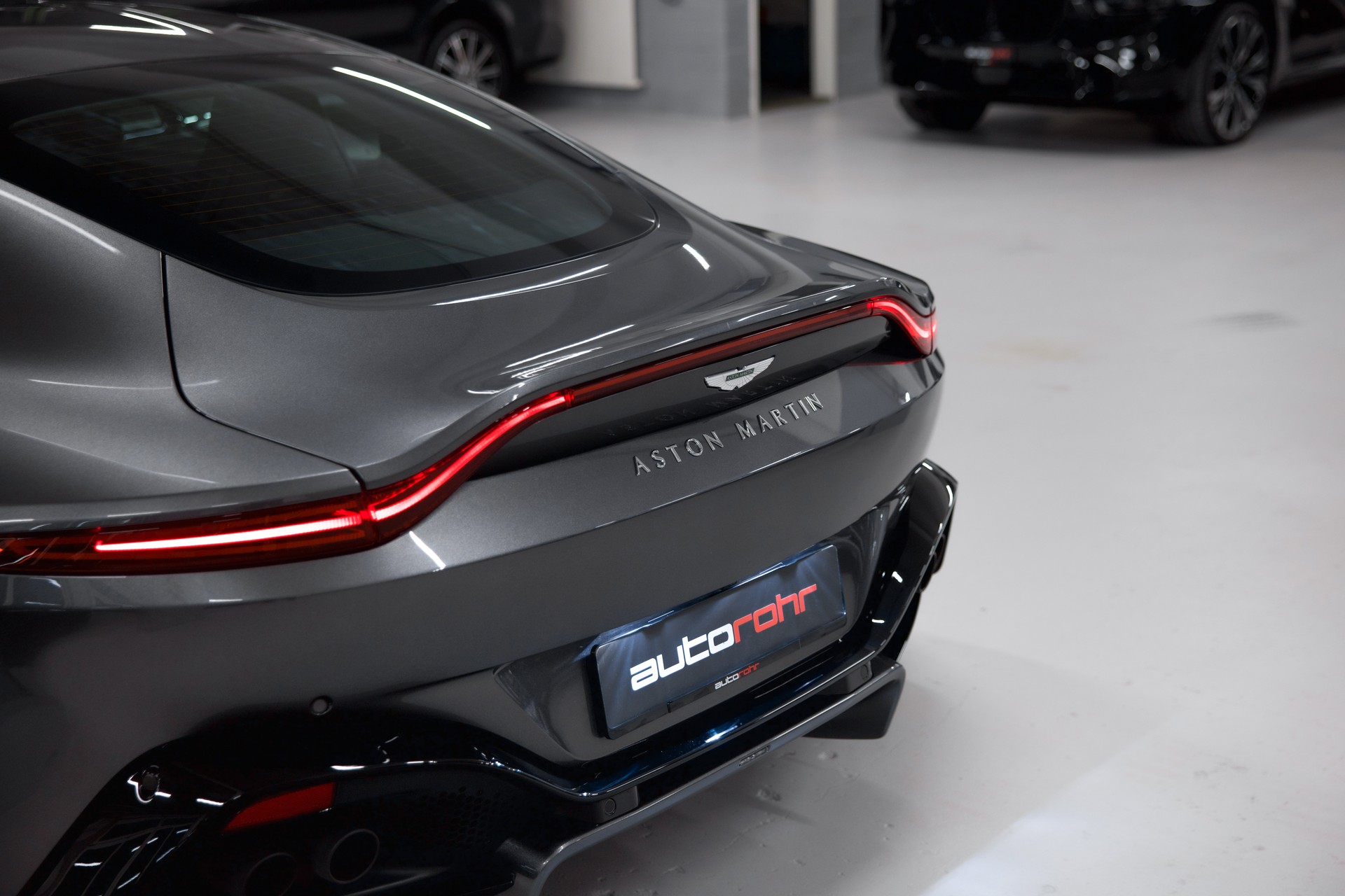 ASTON MARTIN V8 Vantage 4.0 Coupé-image-13