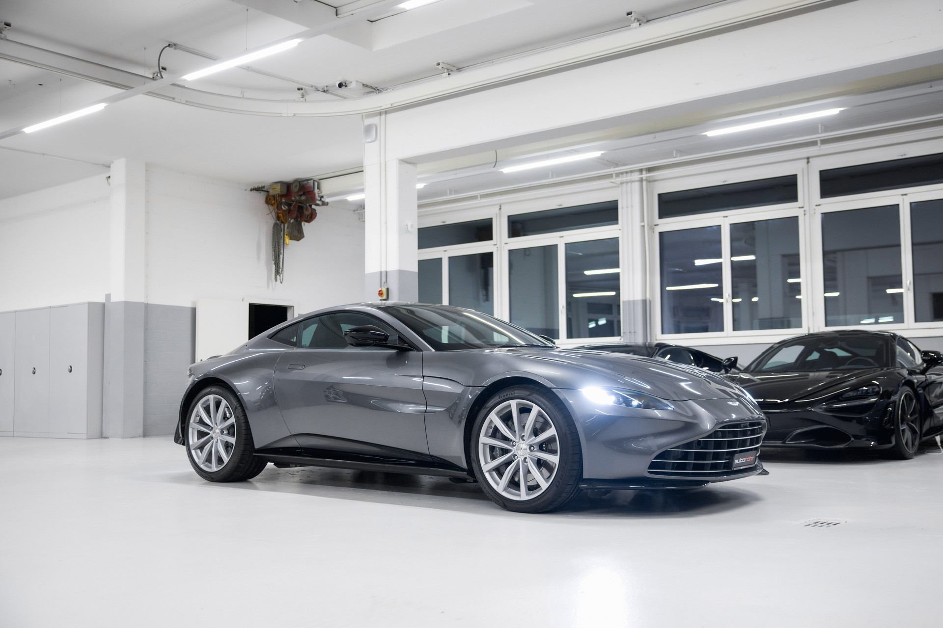 ASTON MARTIN V8 Vantage 4.0 Coupé-image-0