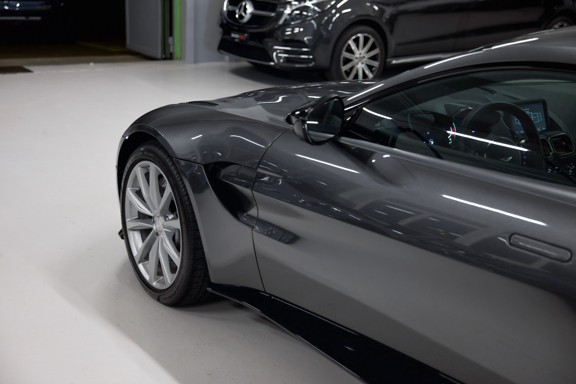 ASTON MARTIN V8 Vantage 4.0 Coupé-image-14
