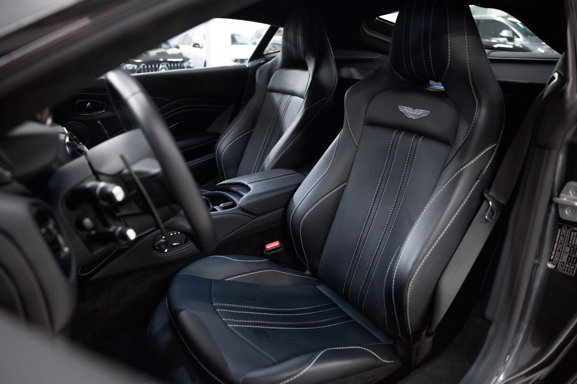 ASTON MARTIN V8 Vantage 4.0 Coupé-image-18