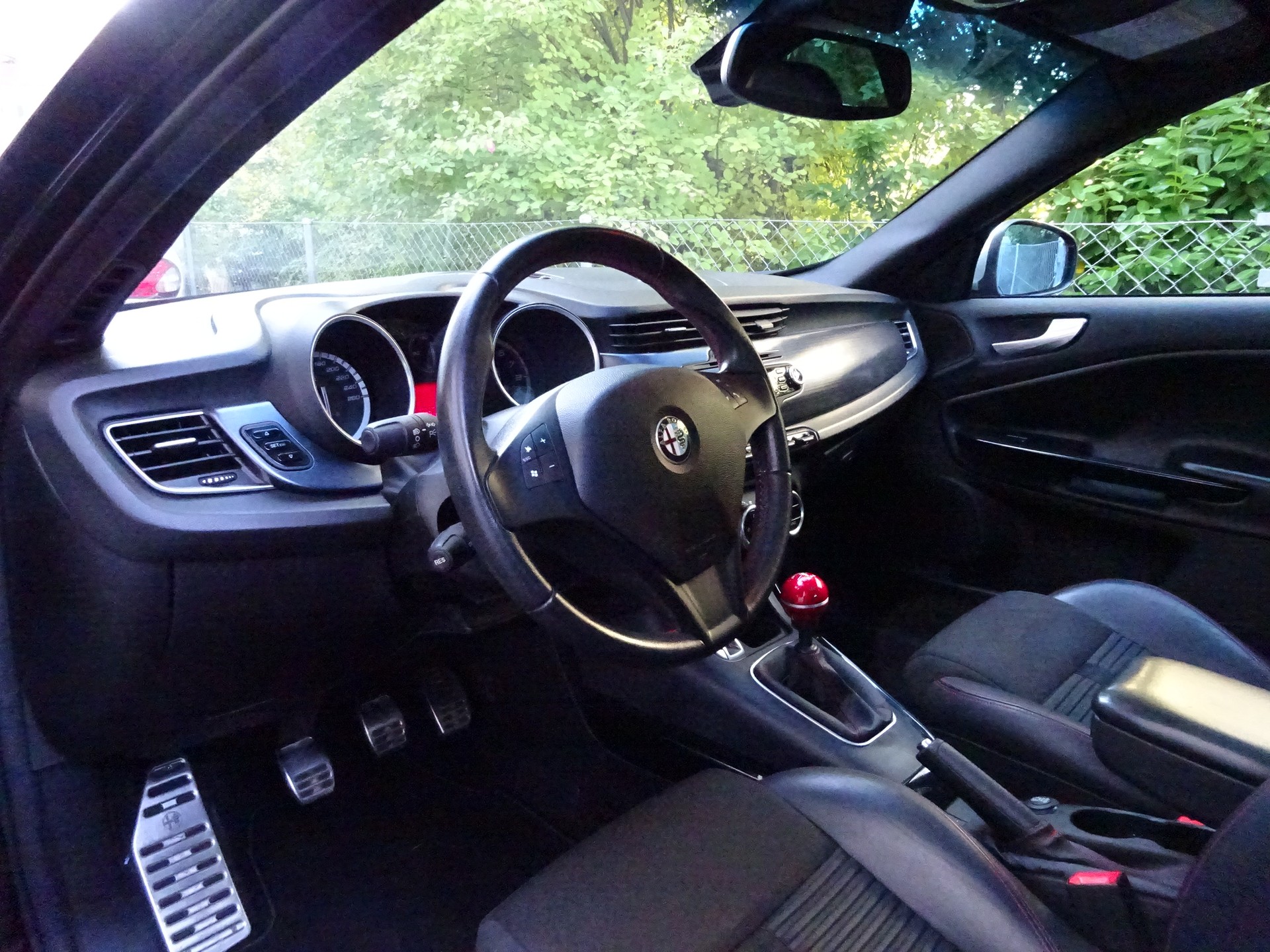 ALFA ROMEO Giulietta 1750 TBi Quadrifoglio Verde-image-1