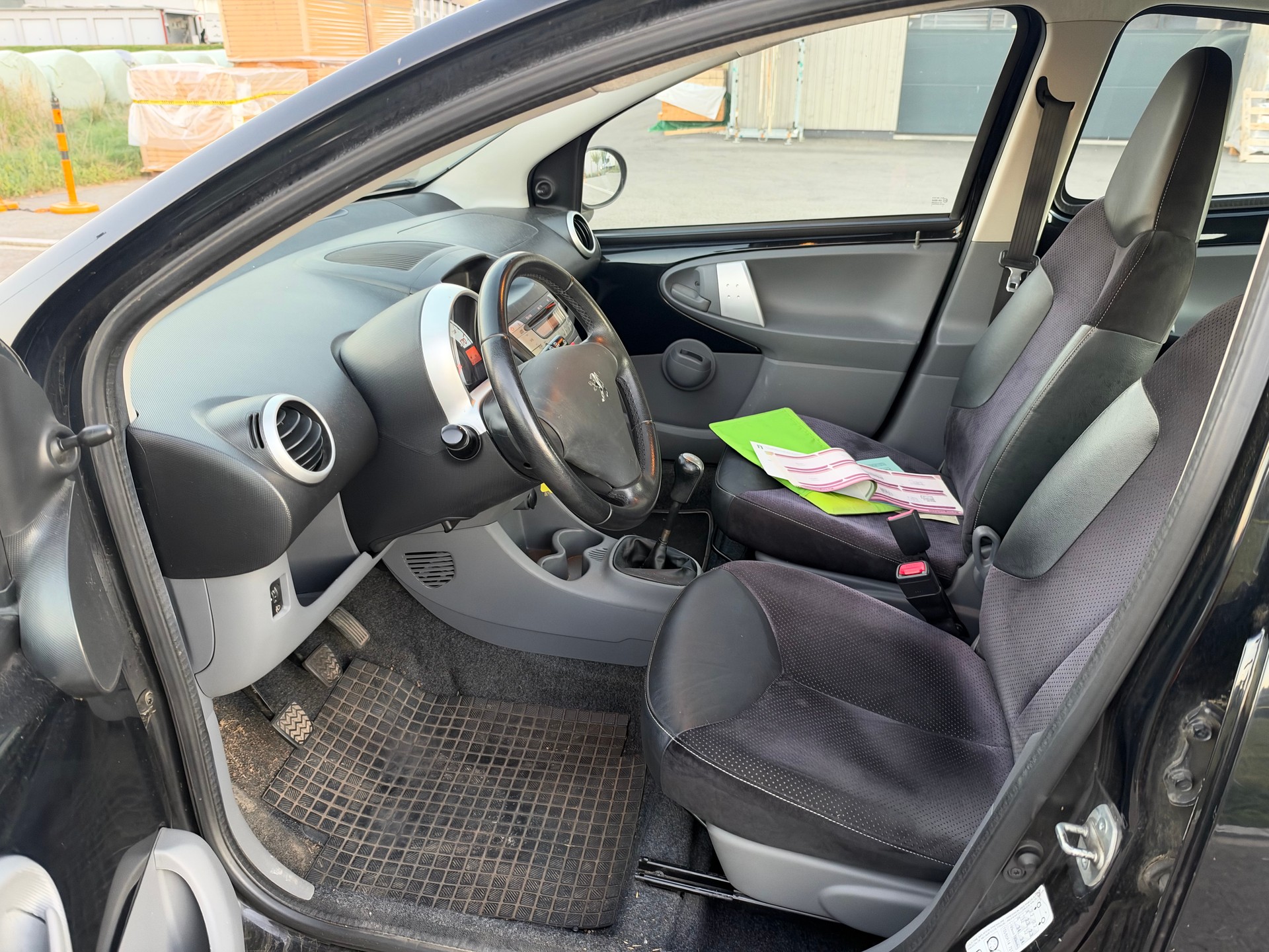 PEUGEOT 107 1.0 Urban-image-6