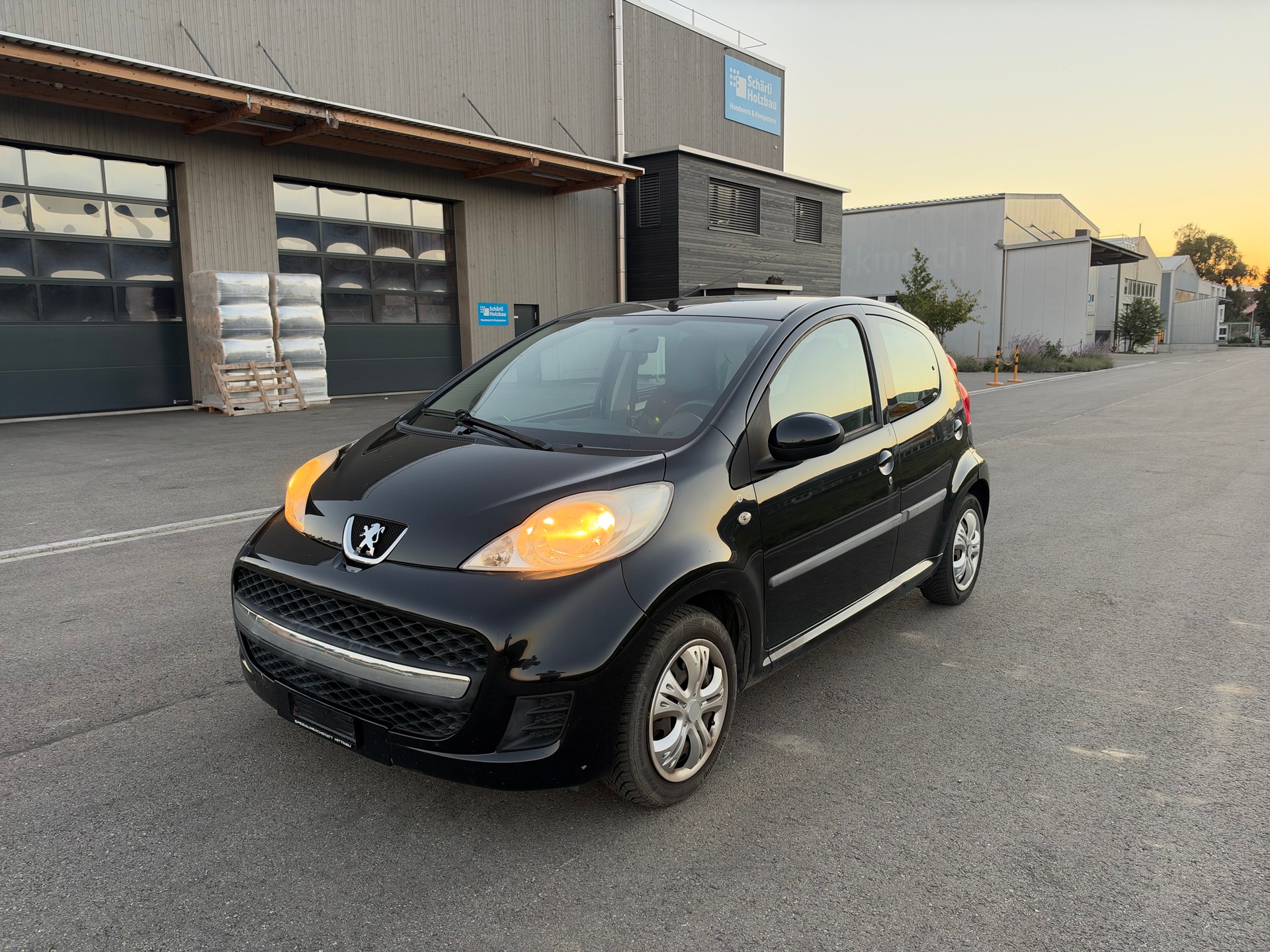 PEUGEOT 107 1.0 Urban-image-1