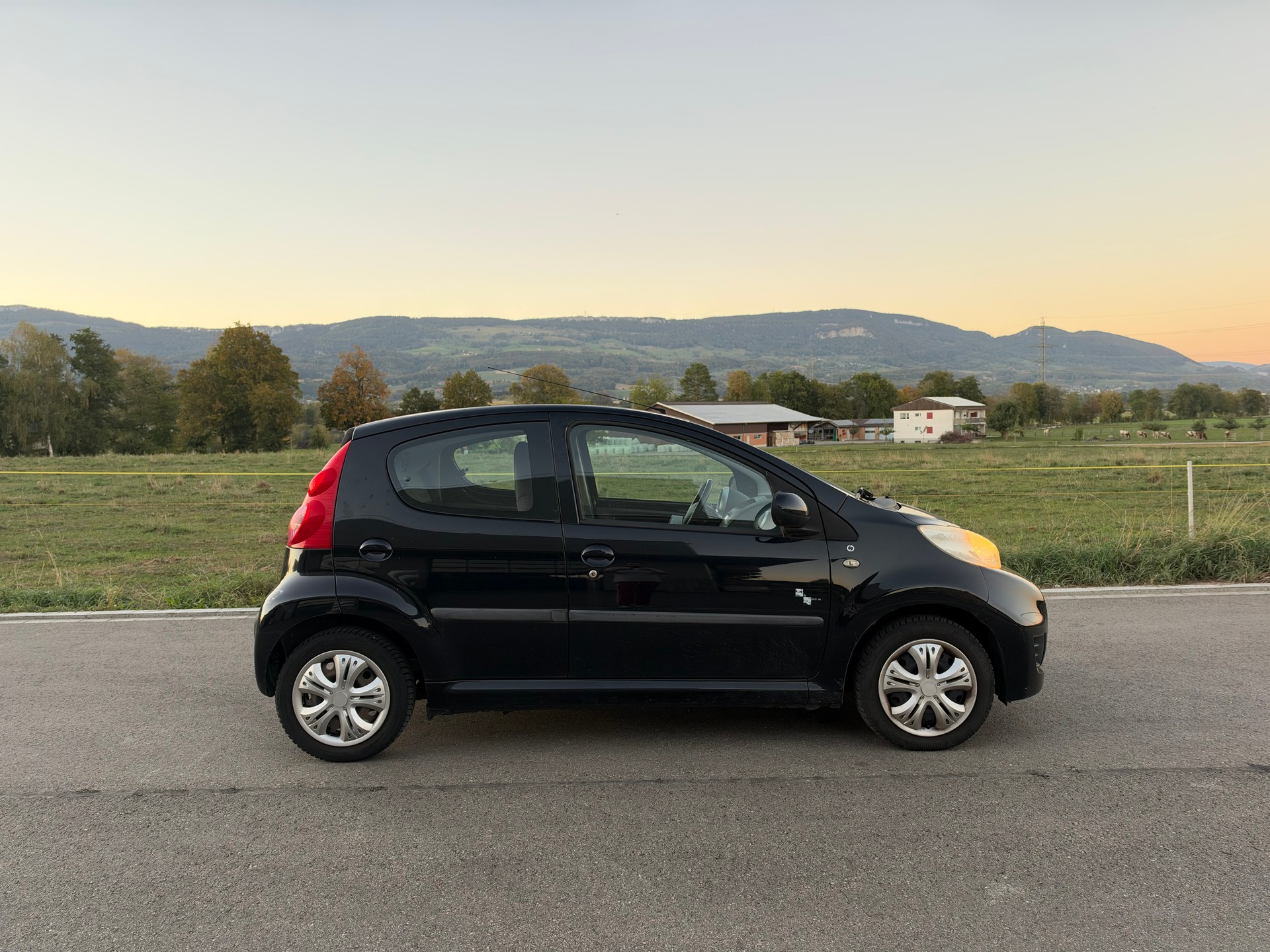 PEUGEOT 107 1.0 Urban-image-5