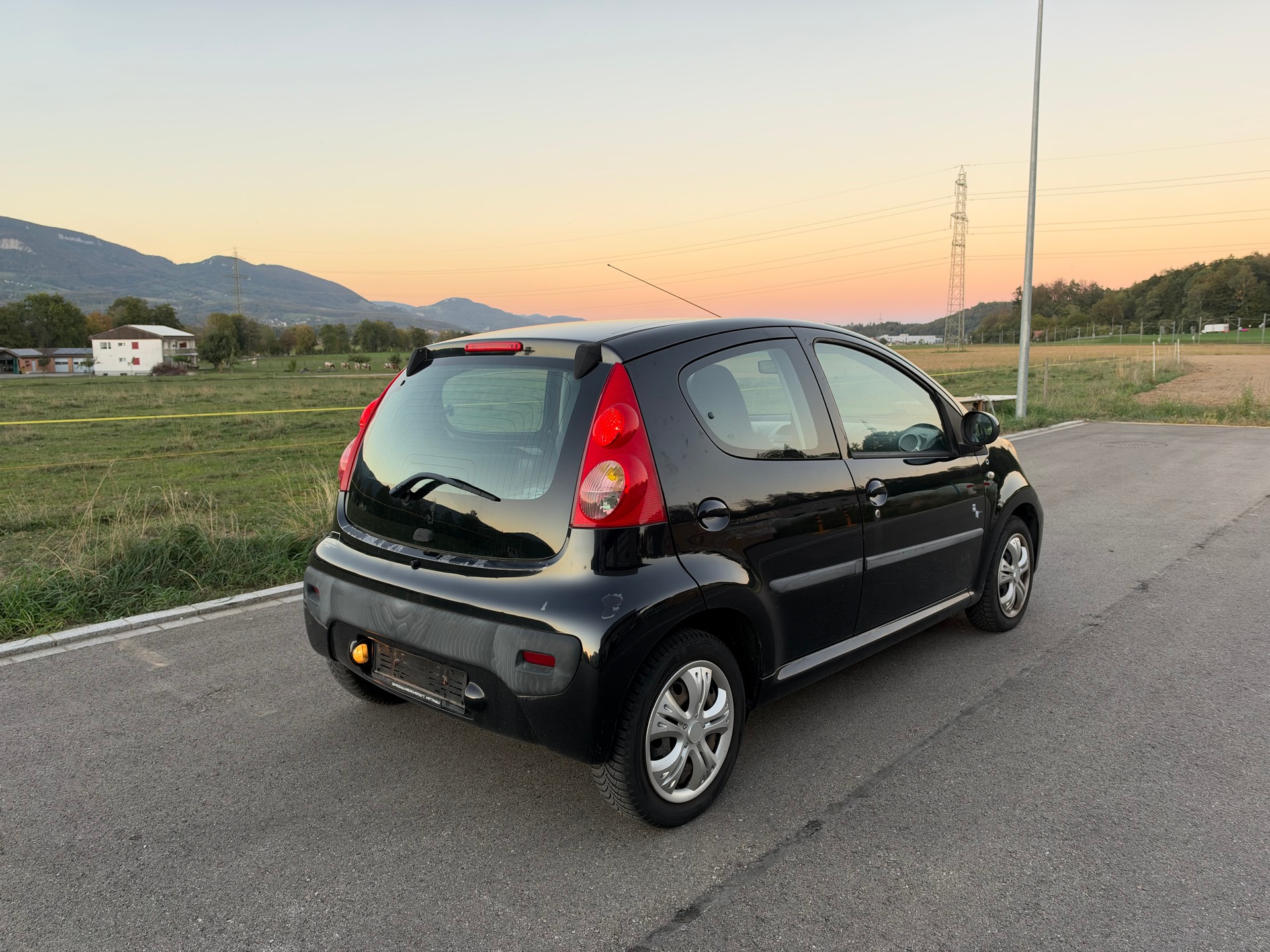 PEUGEOT 107 1.0 Urban-image-3