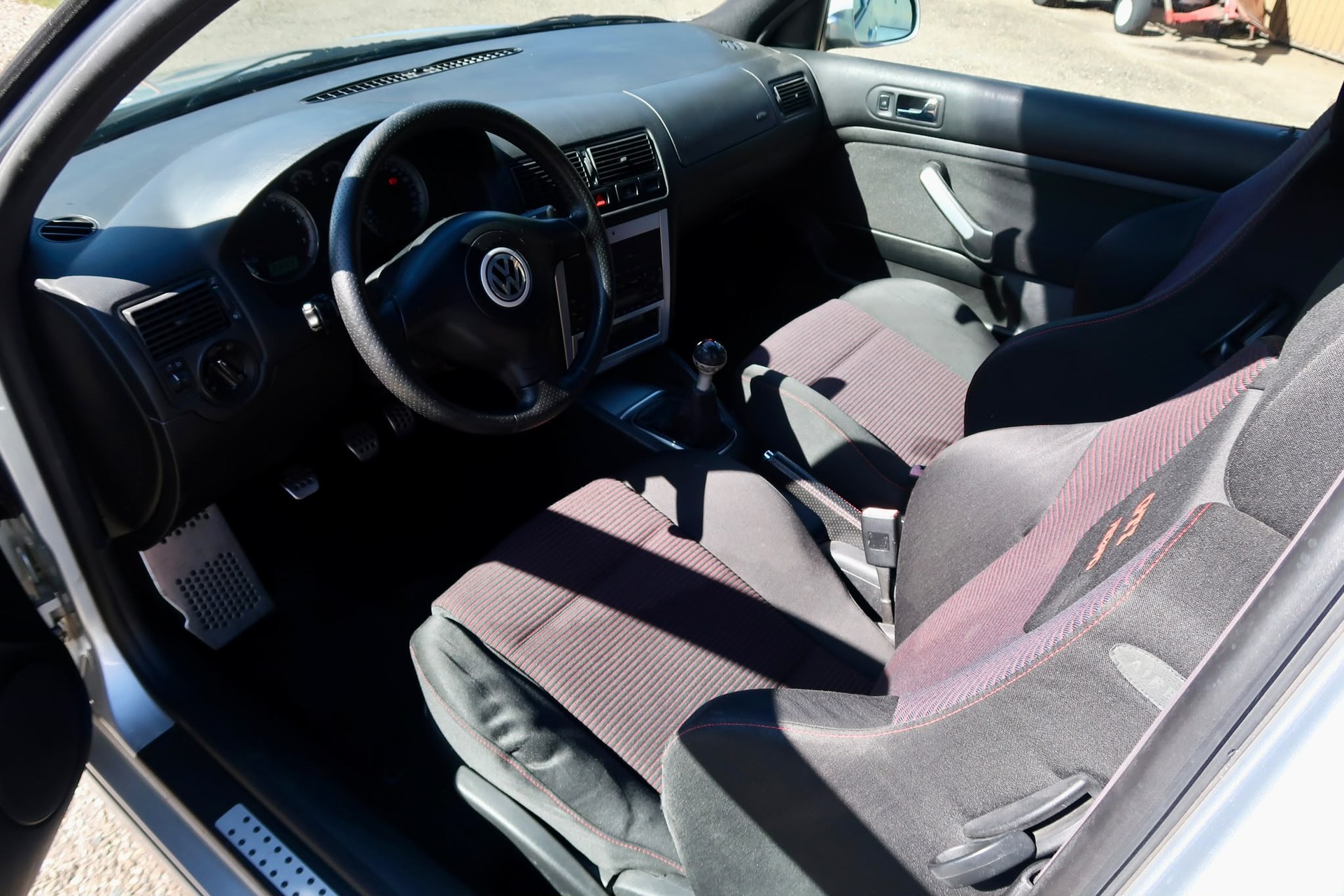 VW Golf 1.8 T GTI 25 Years-image-9