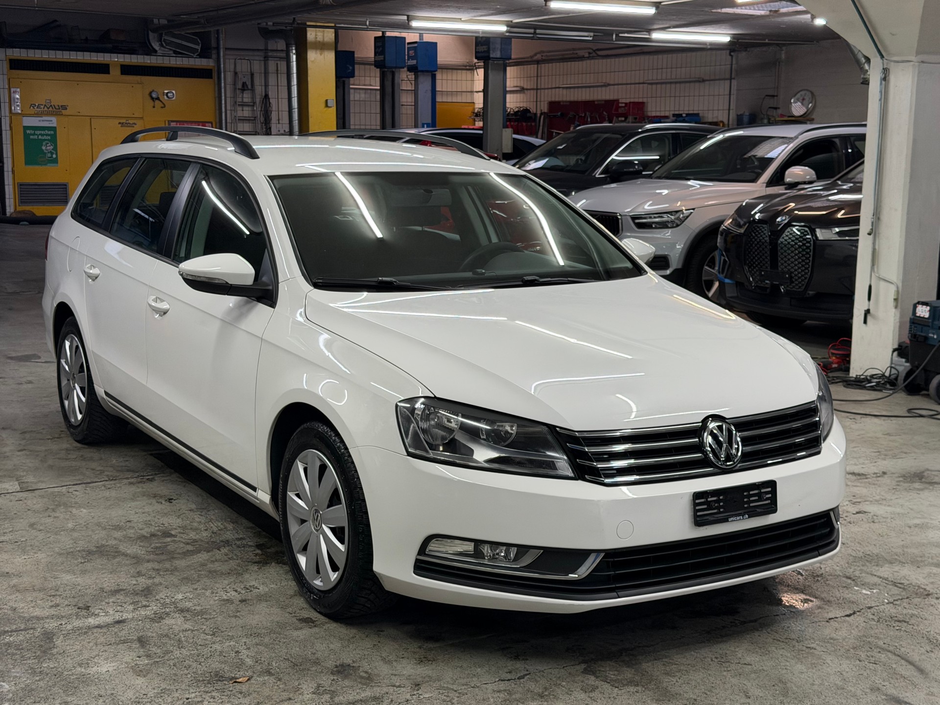 VW Passat Variant 1.6 TDI BMT Trendline-image-6