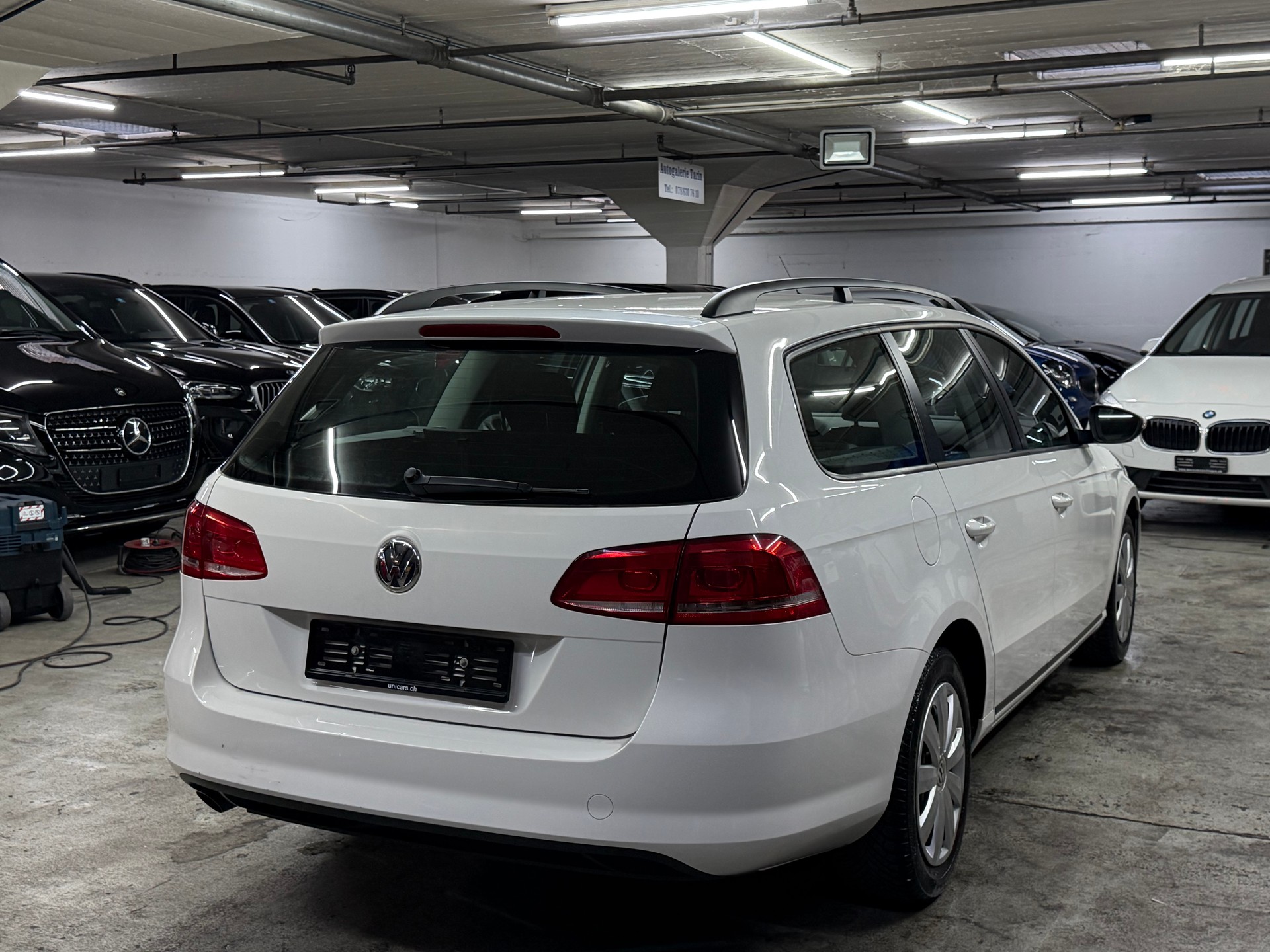 VW Passat Variant 1.6 TDI BMT Trendline-image-5