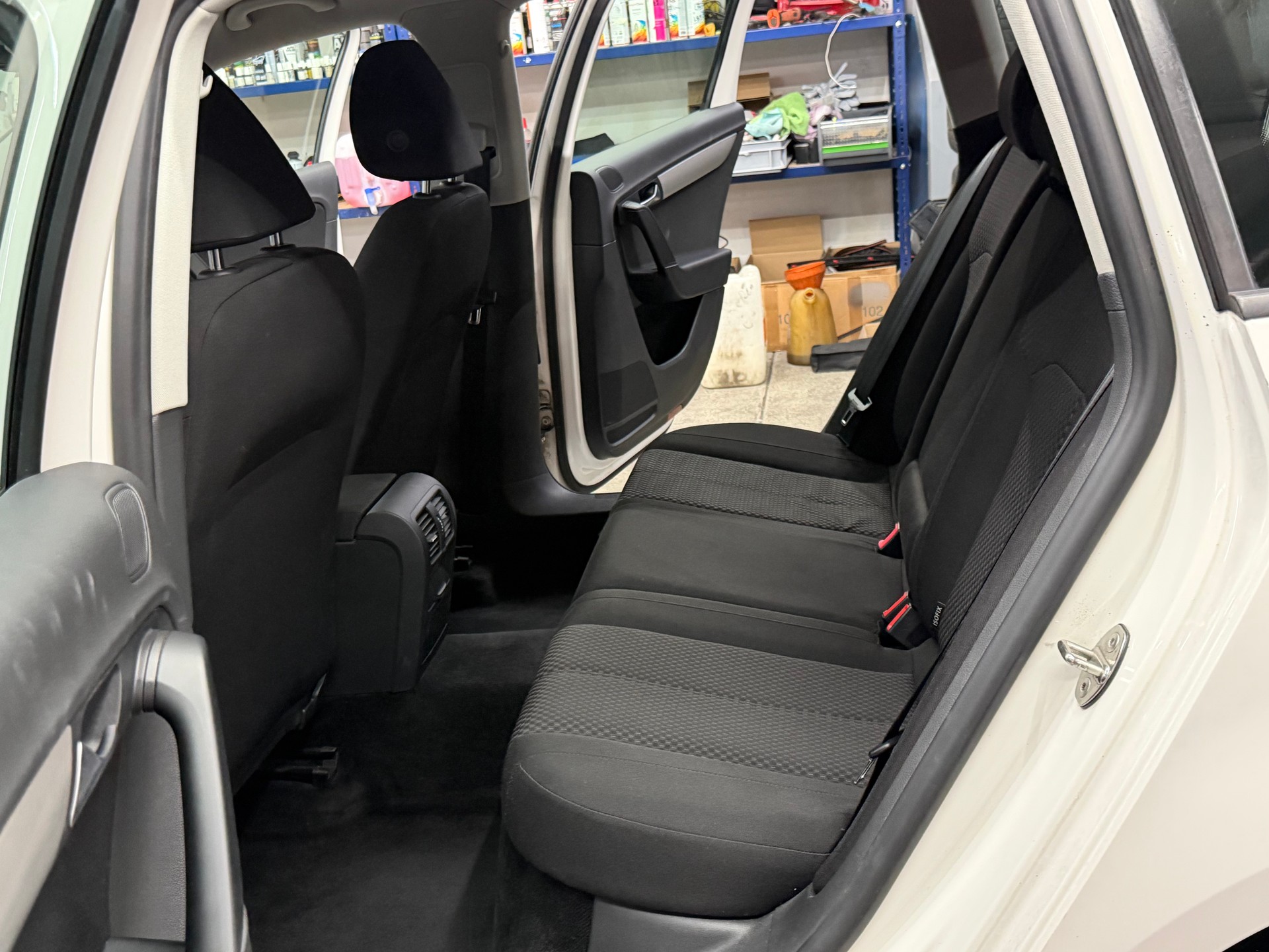 VW Passat Variant 1.6 TDI BMT Trendline-image-11