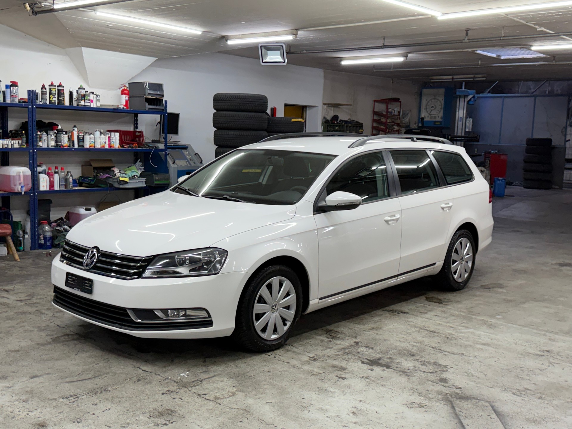 VW Passat Variant 1.6 TDI BMT Trendline-image-7