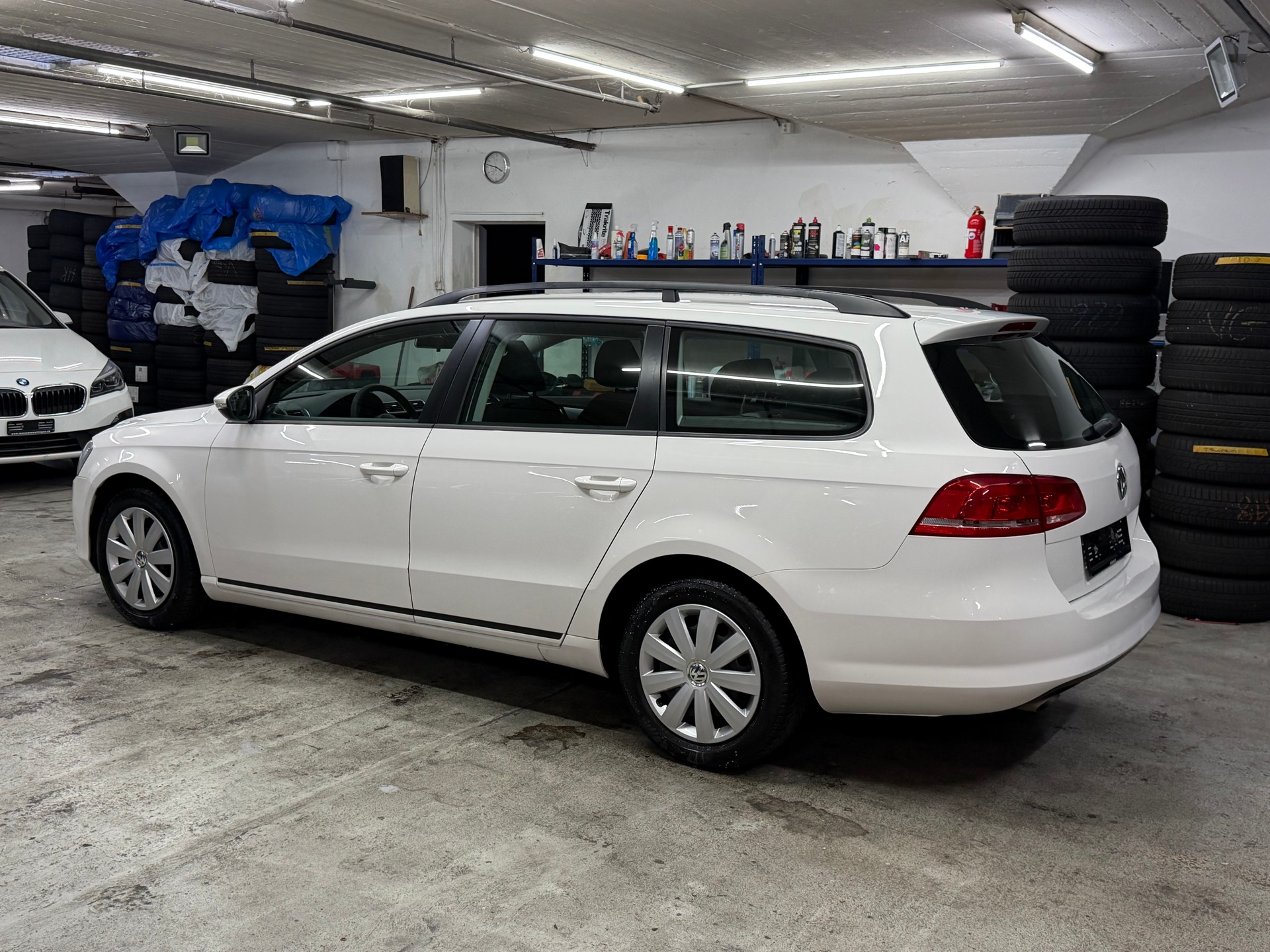 VW Passat Variant 1.6 TDI BMT Trendline-image-3