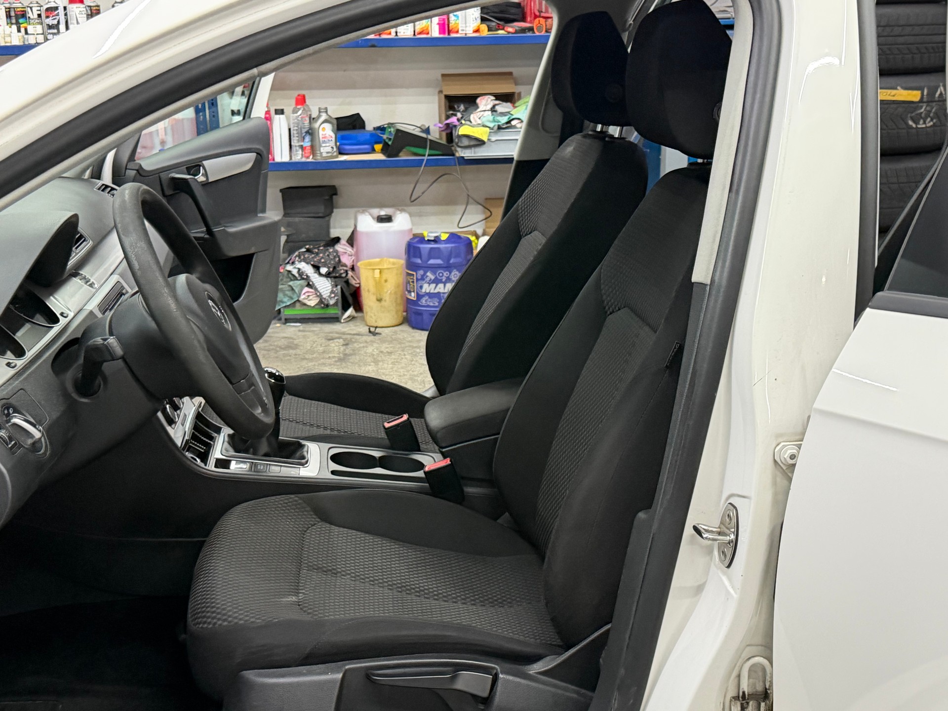 VW Passat Variant 1.6 TDI BMT Trendline-image-13