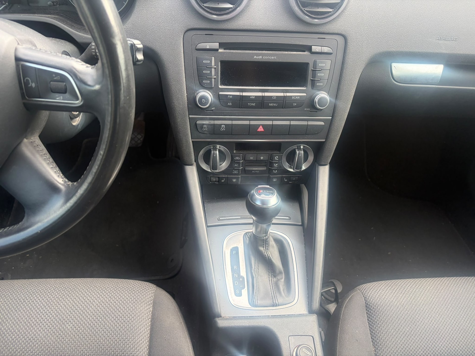 AUDI A3 Sportback 1.4 TFSI Ambition S-tronic-image-12