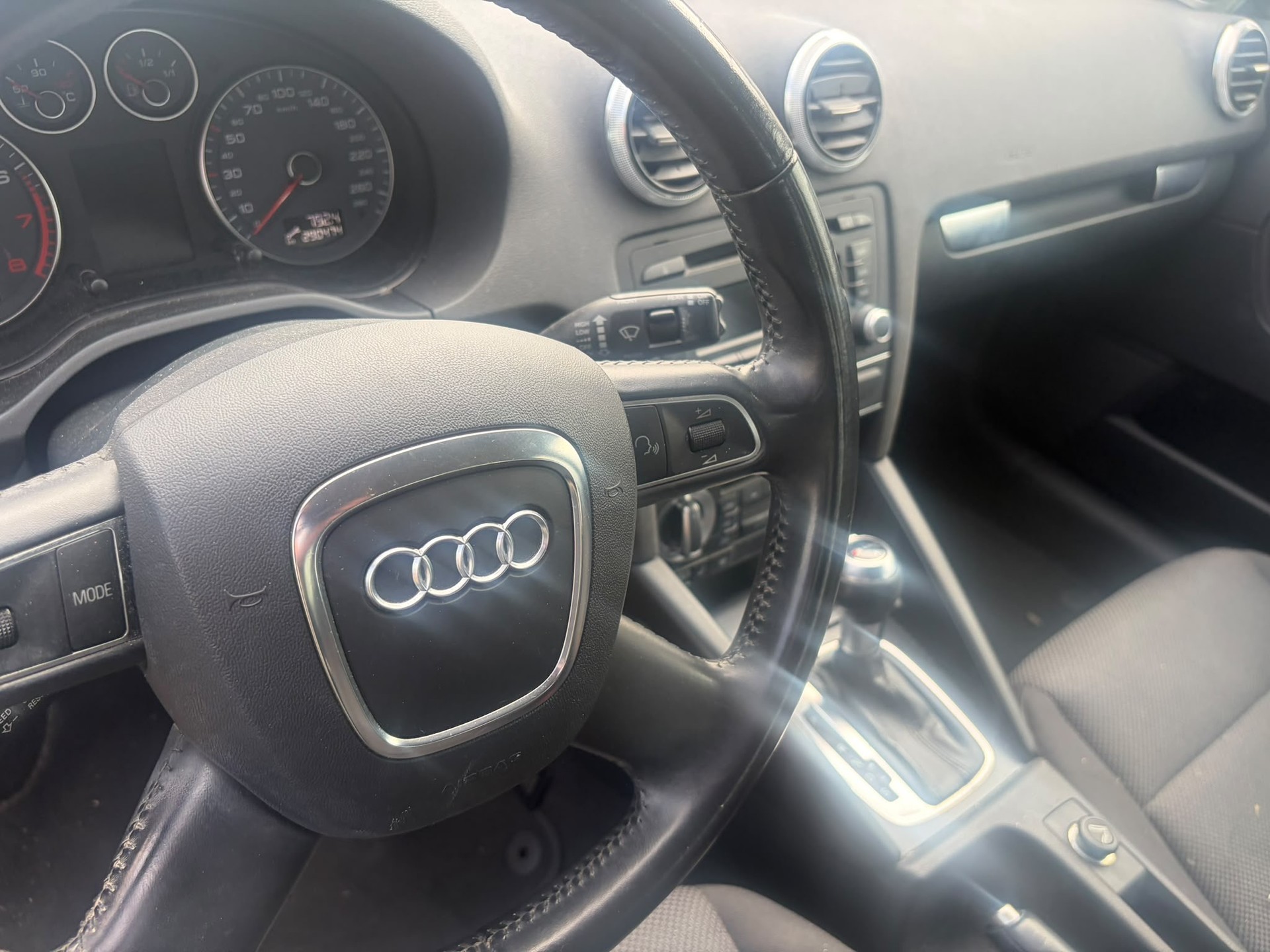 AUDI A3 Sportback 1.4 TFSI Ambition S-tronic-image-10