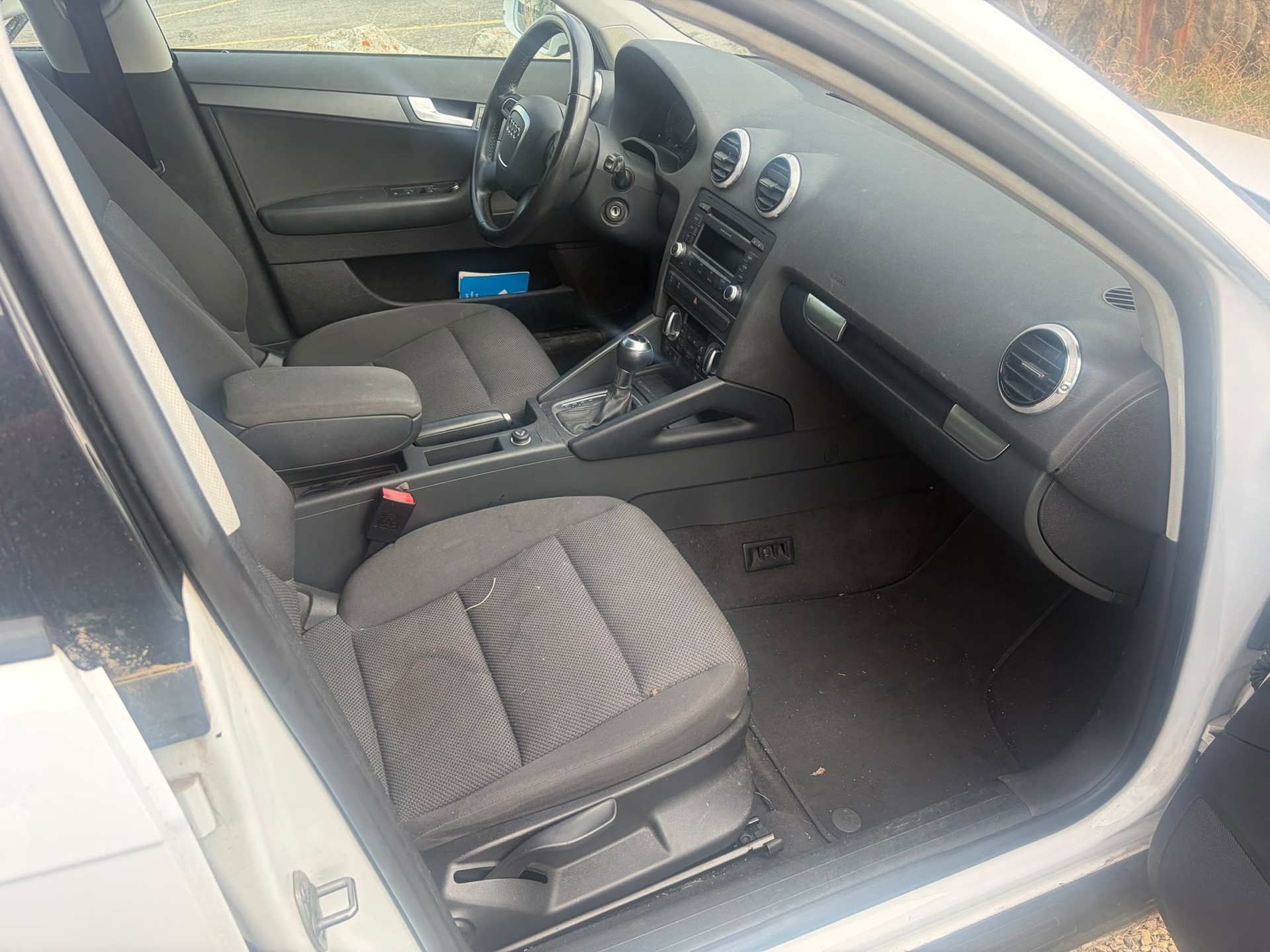 AUDI A3 Sportback 1.4 TFSI Ambition S-tronic-image-13