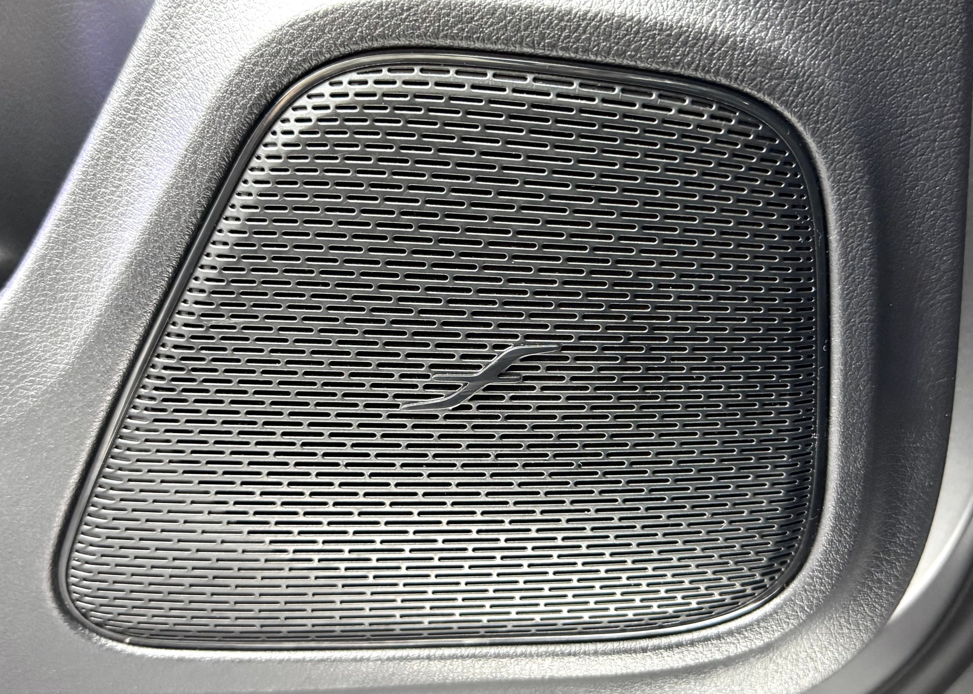 MERCEDES-BENZ CLA 250 4Matic AMG Line 7G-DCT-image-15