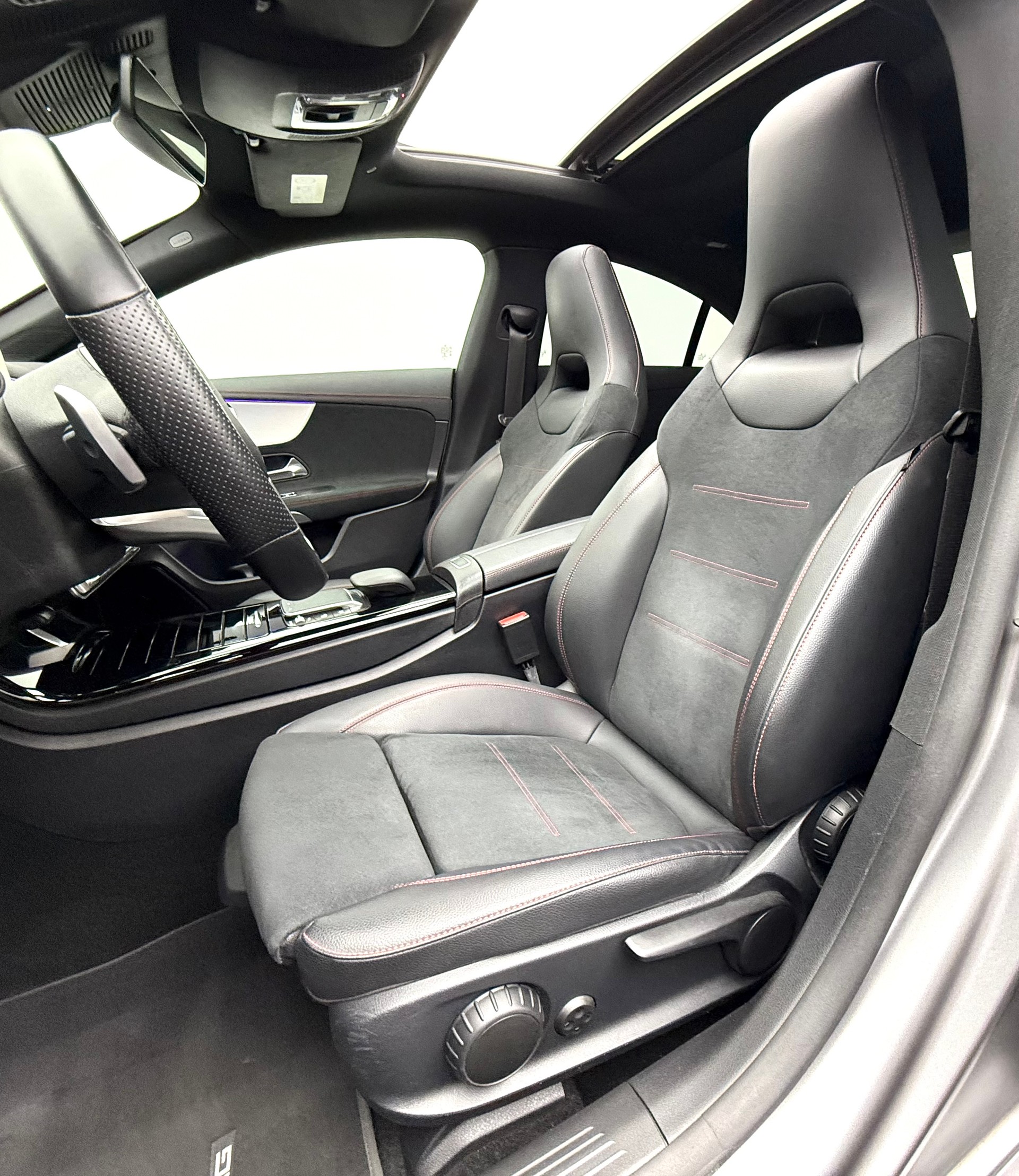 MERCEDES-BENZ CLA 250 4Matic AMG Line 7G-DCT-image-16