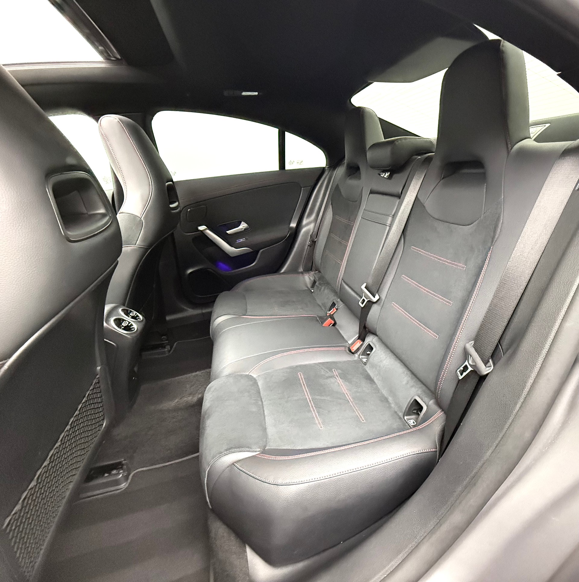 MERCEDES-BENZ CLA 250 4Matic AMG Line 7G-DCT-image-17