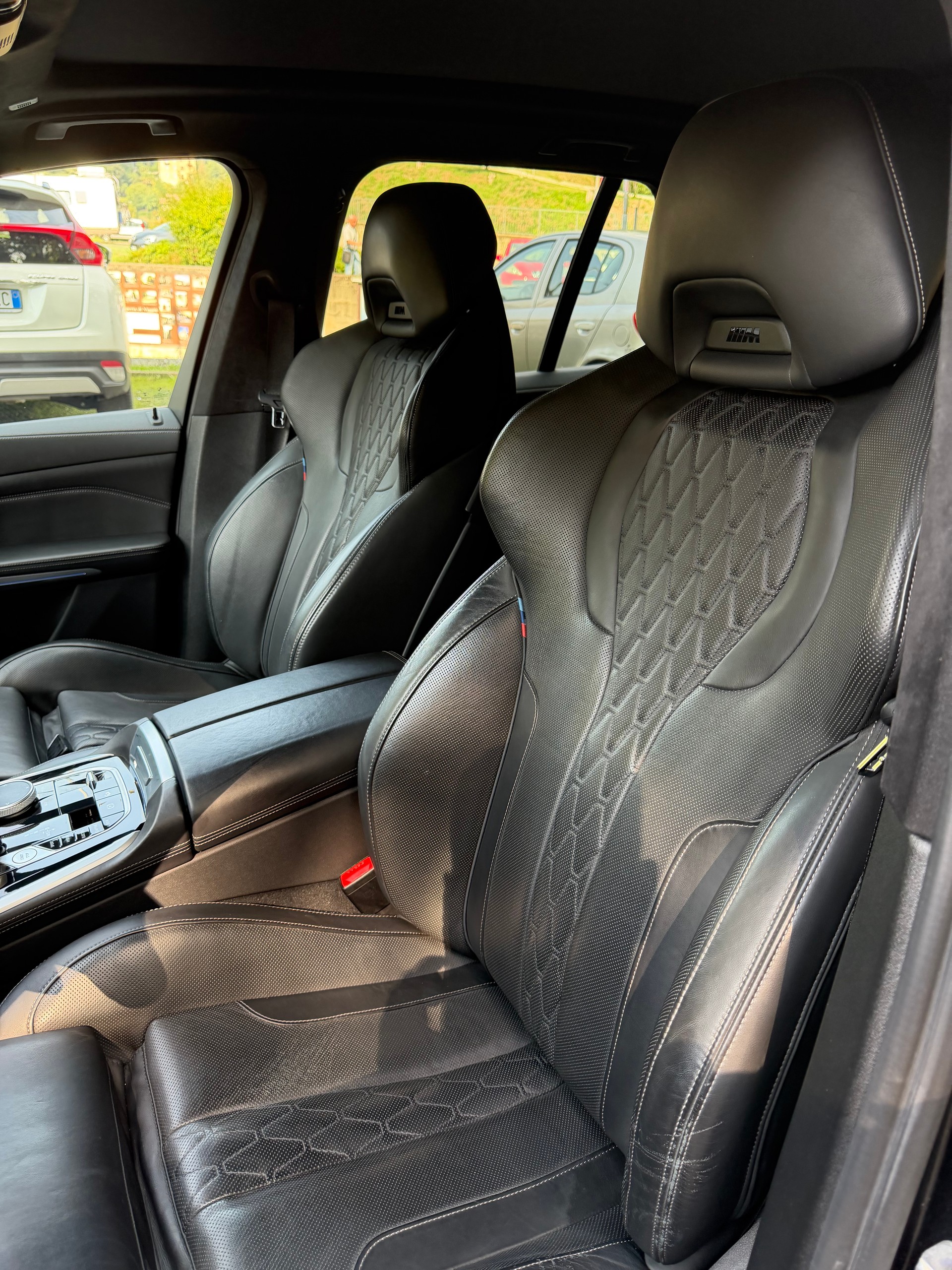 BMW xDrive45e Colour Edition Steptronic-image-3