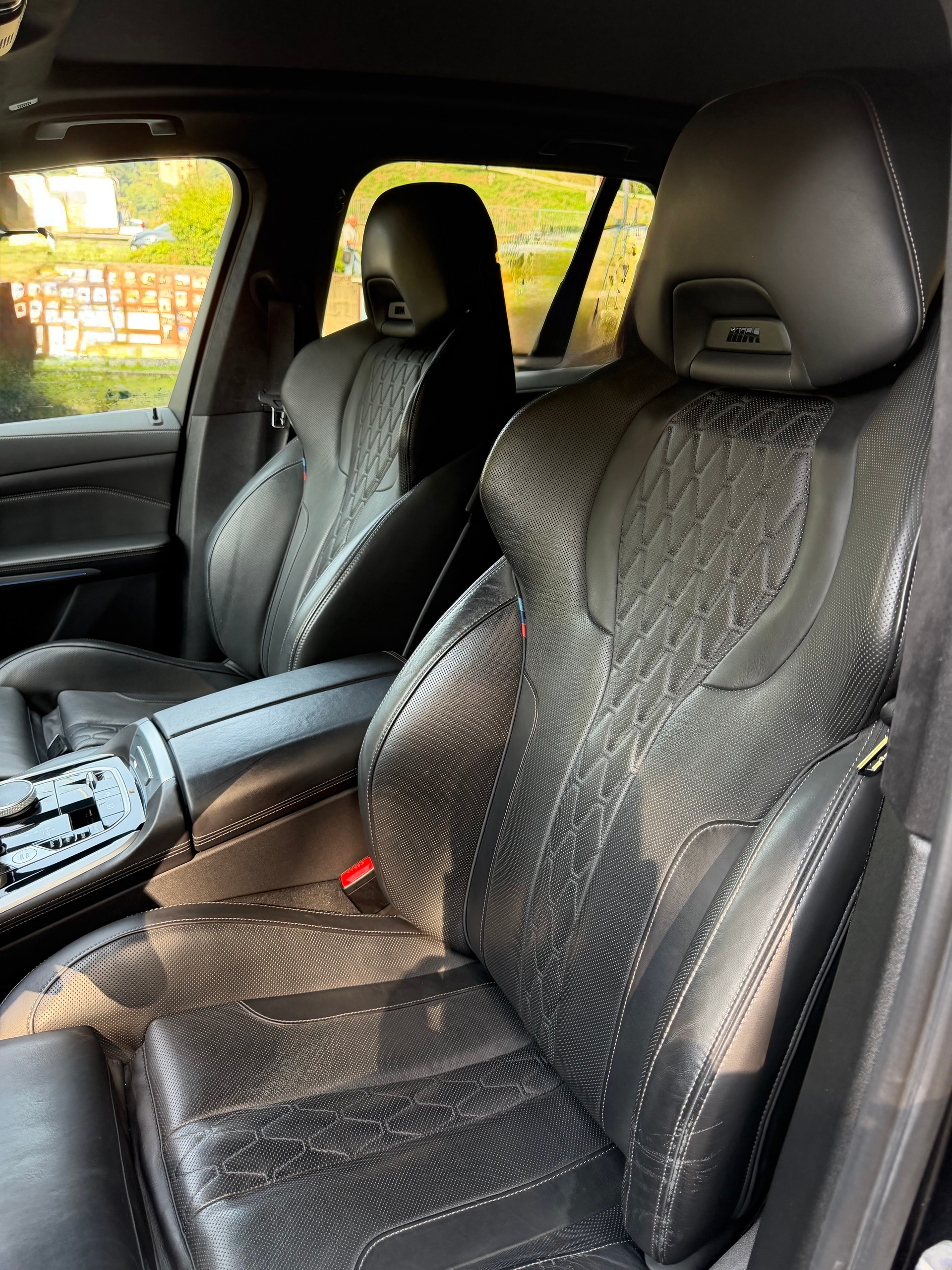 BMW xDrive 45e M sport Color Edition Steptronic-image-3