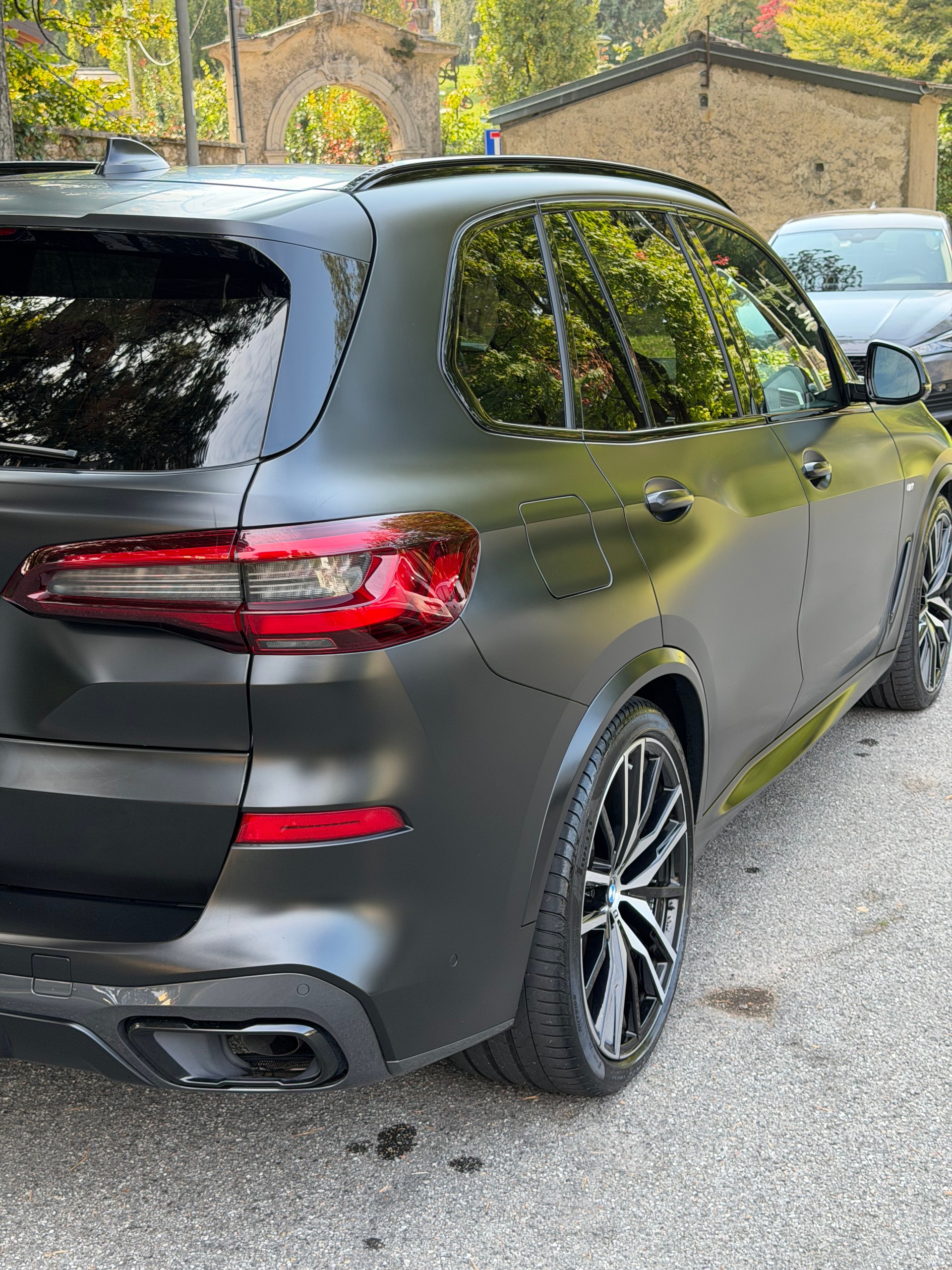 BMW xDrive45e Colour Edition Steptronic-image-1
