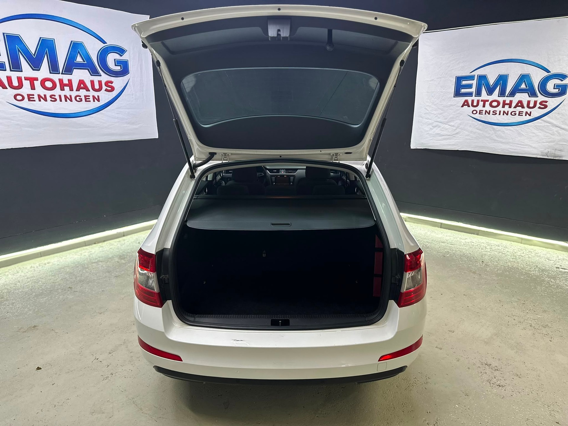 SKODA Octavia Combi 1.6 TDI Ambition DSG-image-7