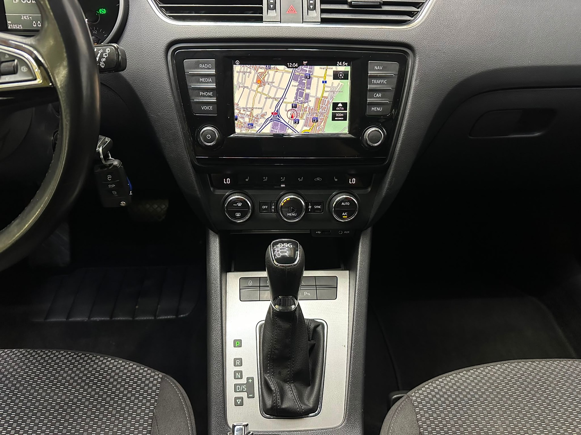 SKODA Octavia Combi 1.6 TDI Ambition DSG-image-14